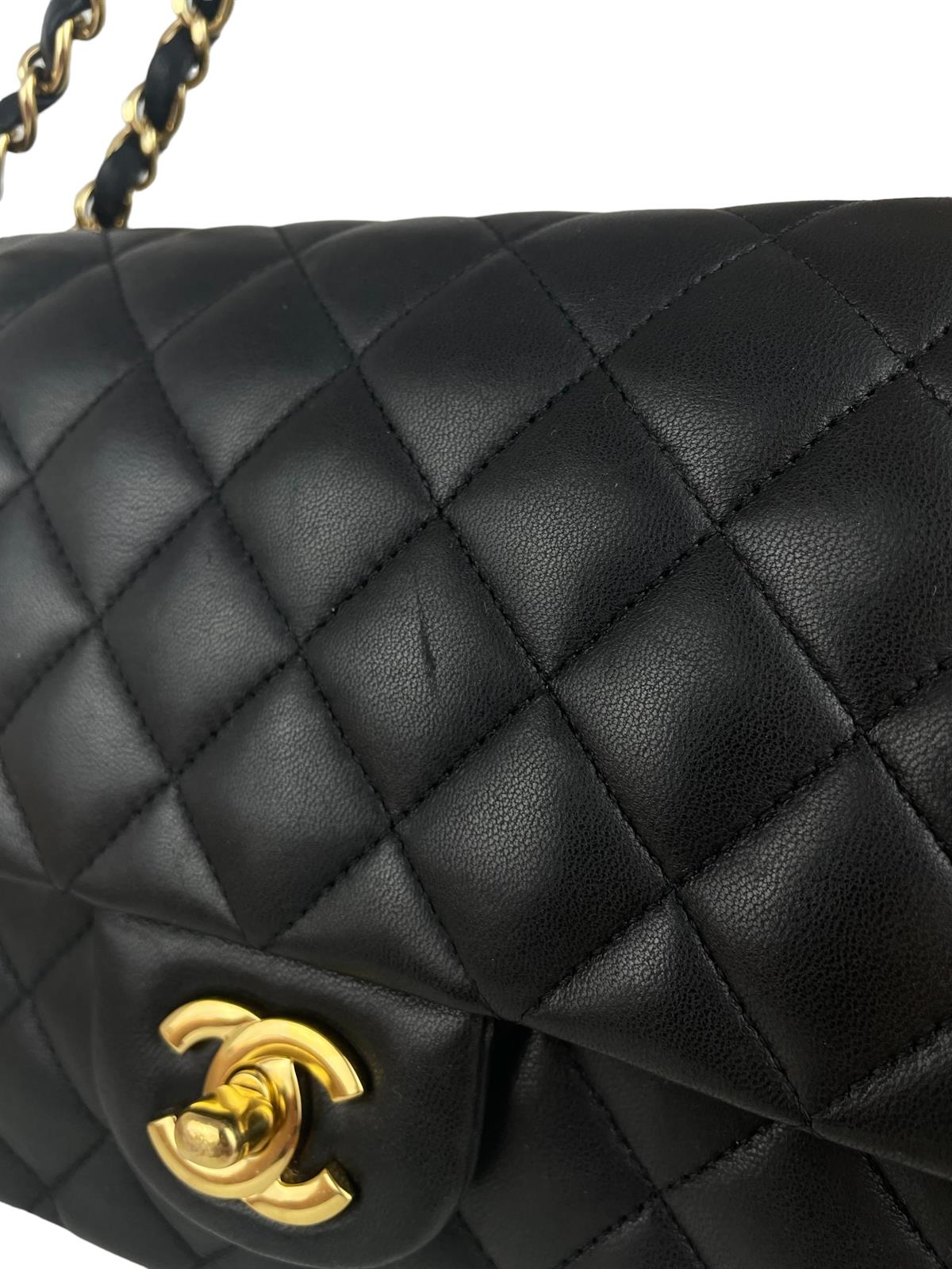 CLASSIC MEDIUM LAMBSKIN DOUBLE FLAP BAG