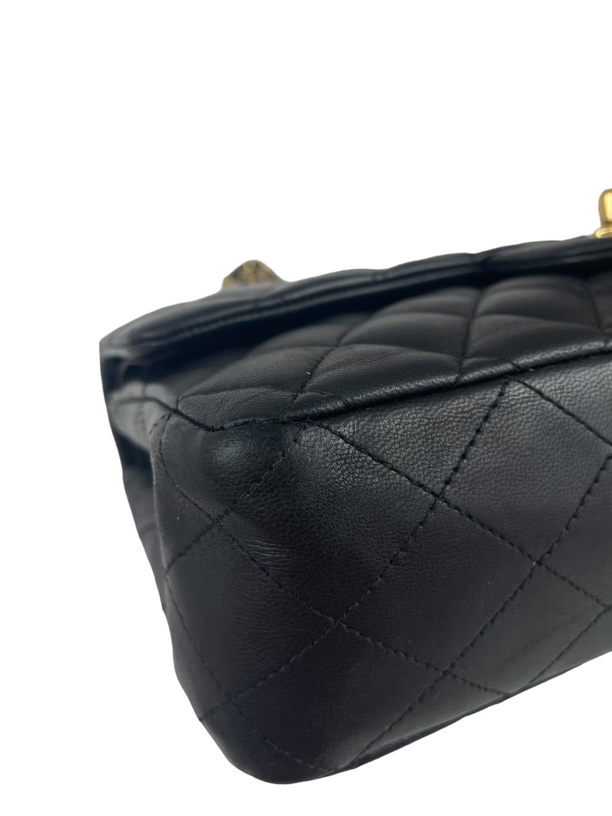 CLASSIC MEDIUM LAMBSKIN DOUBLE FLAP BAG