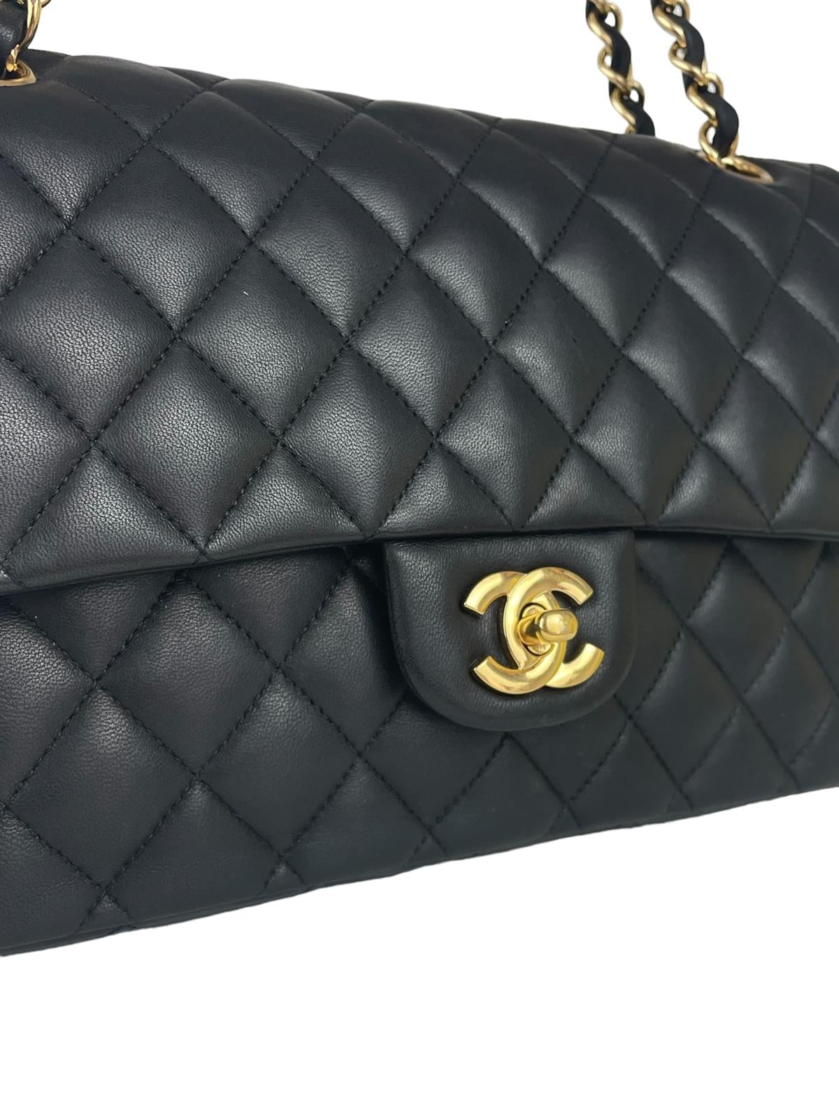 CLASSIC MEDIUM LAMBSKIN DOUBLE FLAP BAG