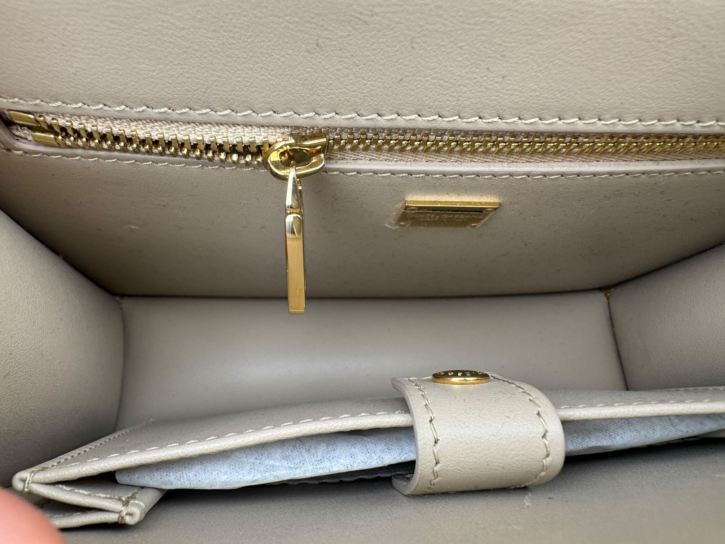 DOLCE GABBANA SHINY DG LOGO BAG