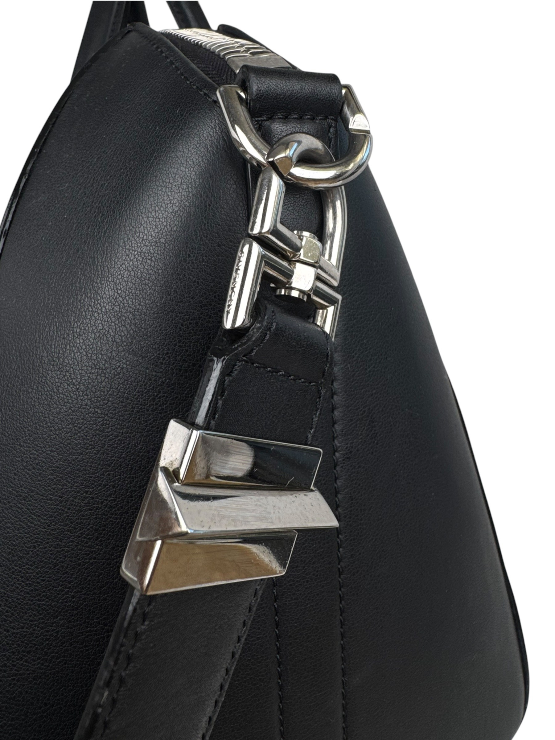 GIVENCHY BLACK MEDIUM ANTIGONA BAG