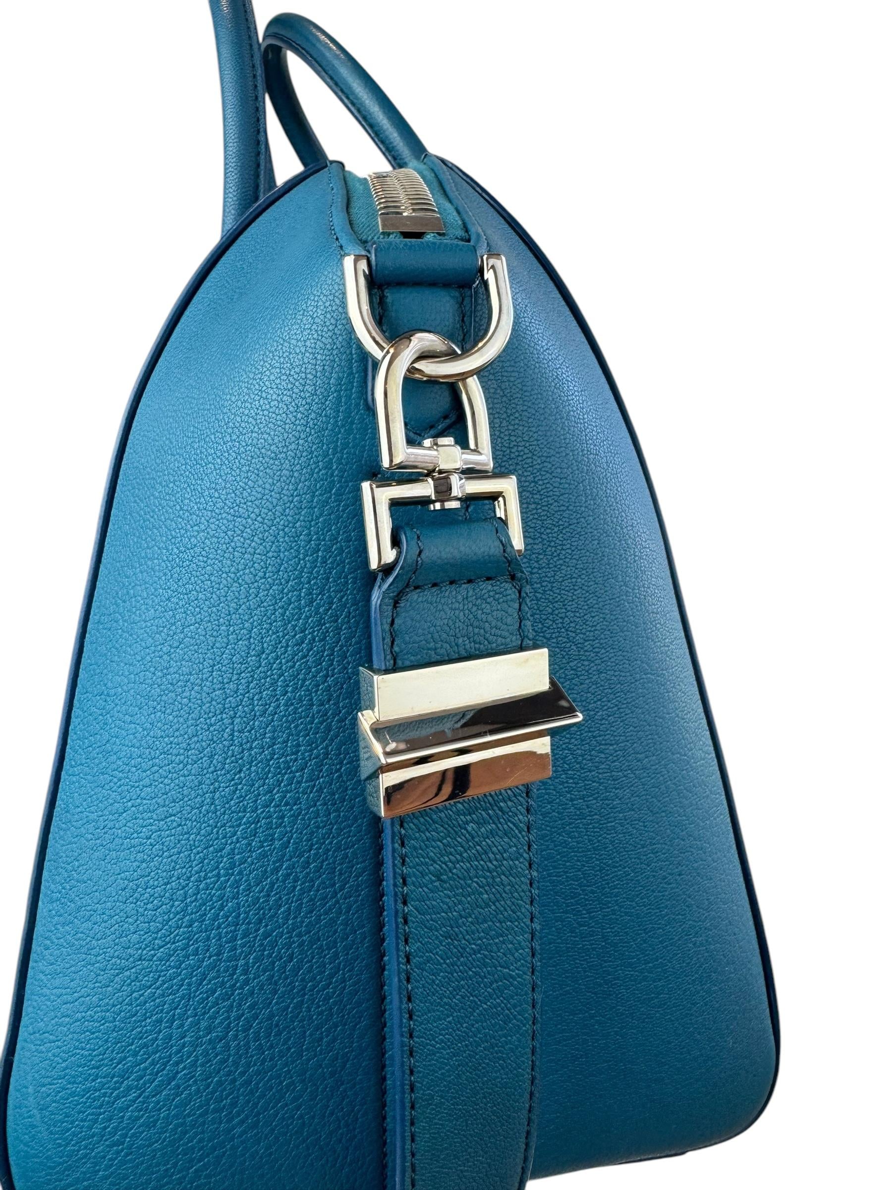 GIVENCHY MEDIUM ANTIGONA BAG