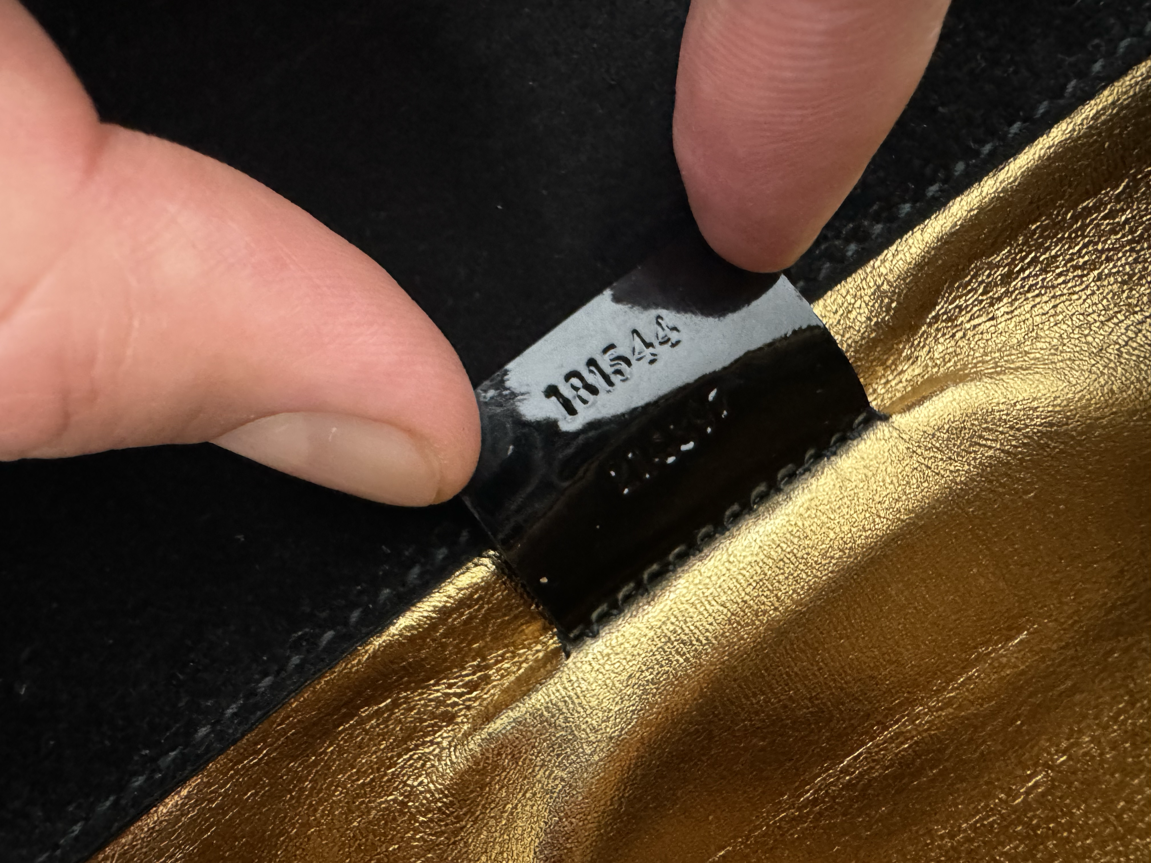 GUCCI BLACK PATENT LEATHER CLUTCH BAG