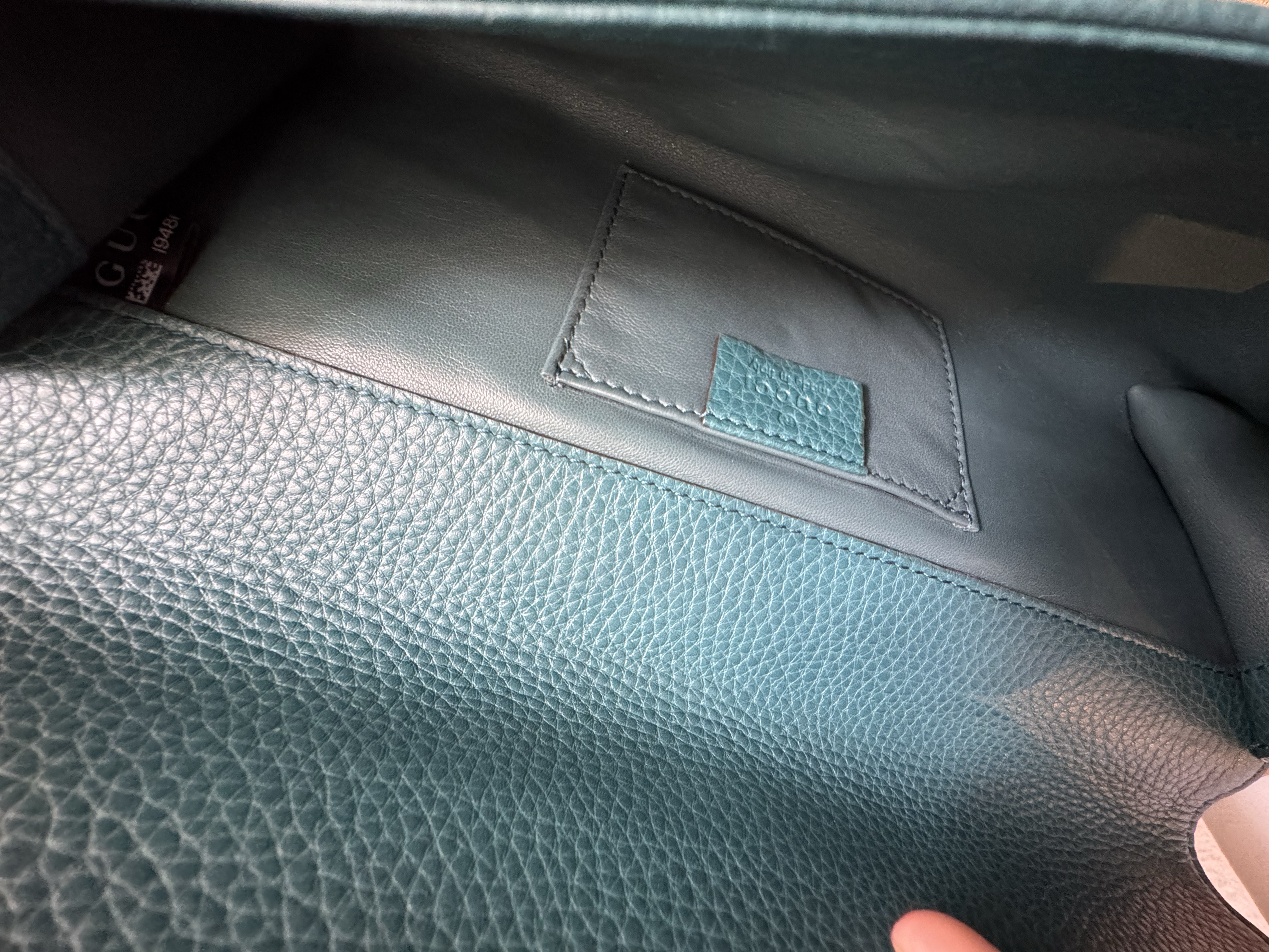 GUCCI GREEN PEBBLED LEATHER ROMY CLUTCH