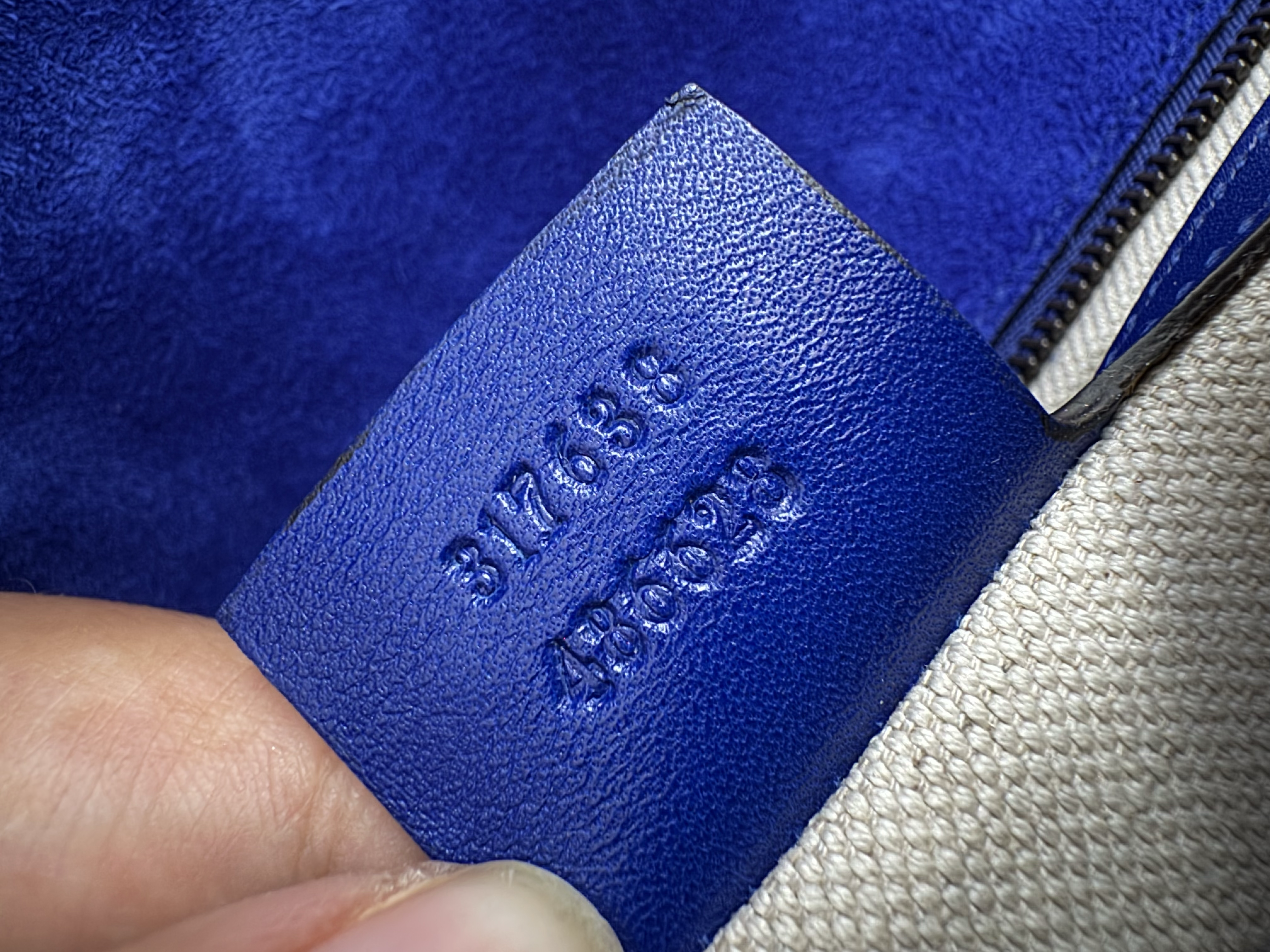 GUCCI NAVYHORSEBIT CLUTCH BAG