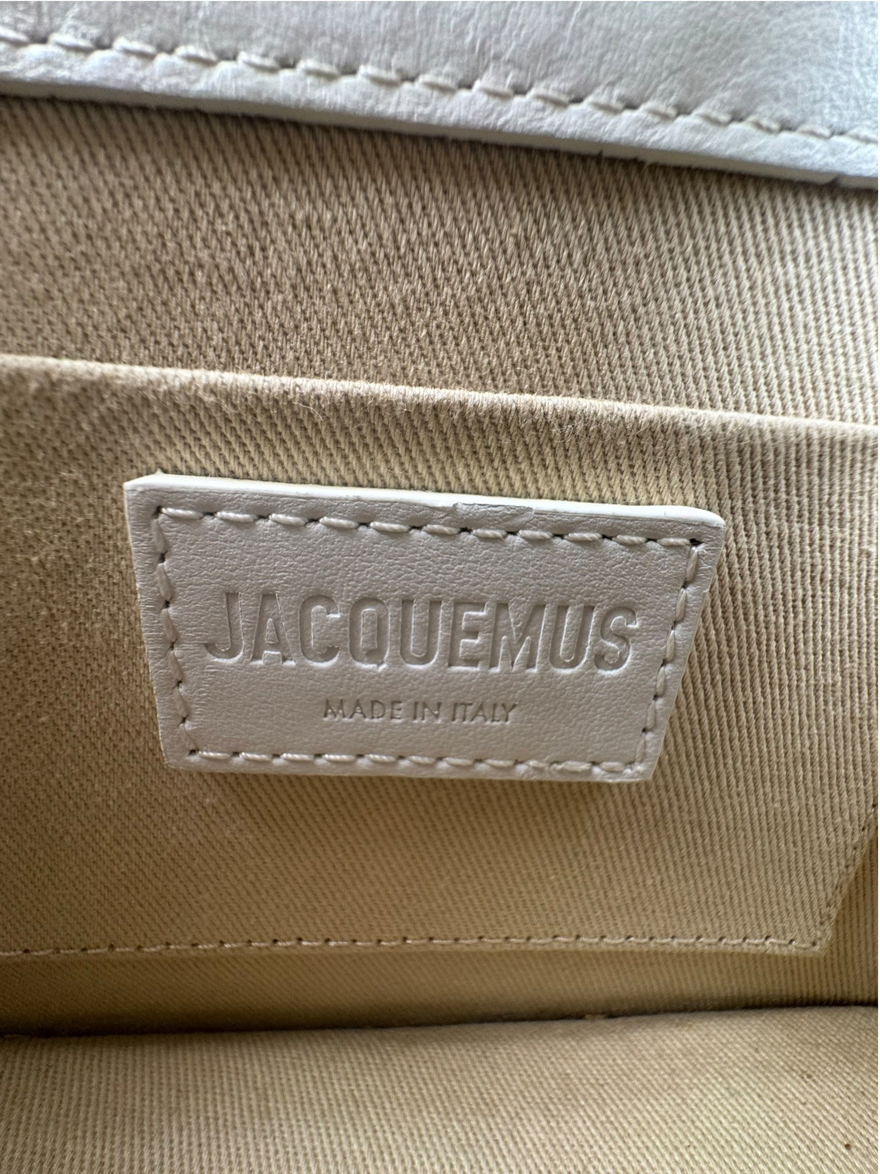 JACQUEMUS LE CHIQUITO MOYEN BAG