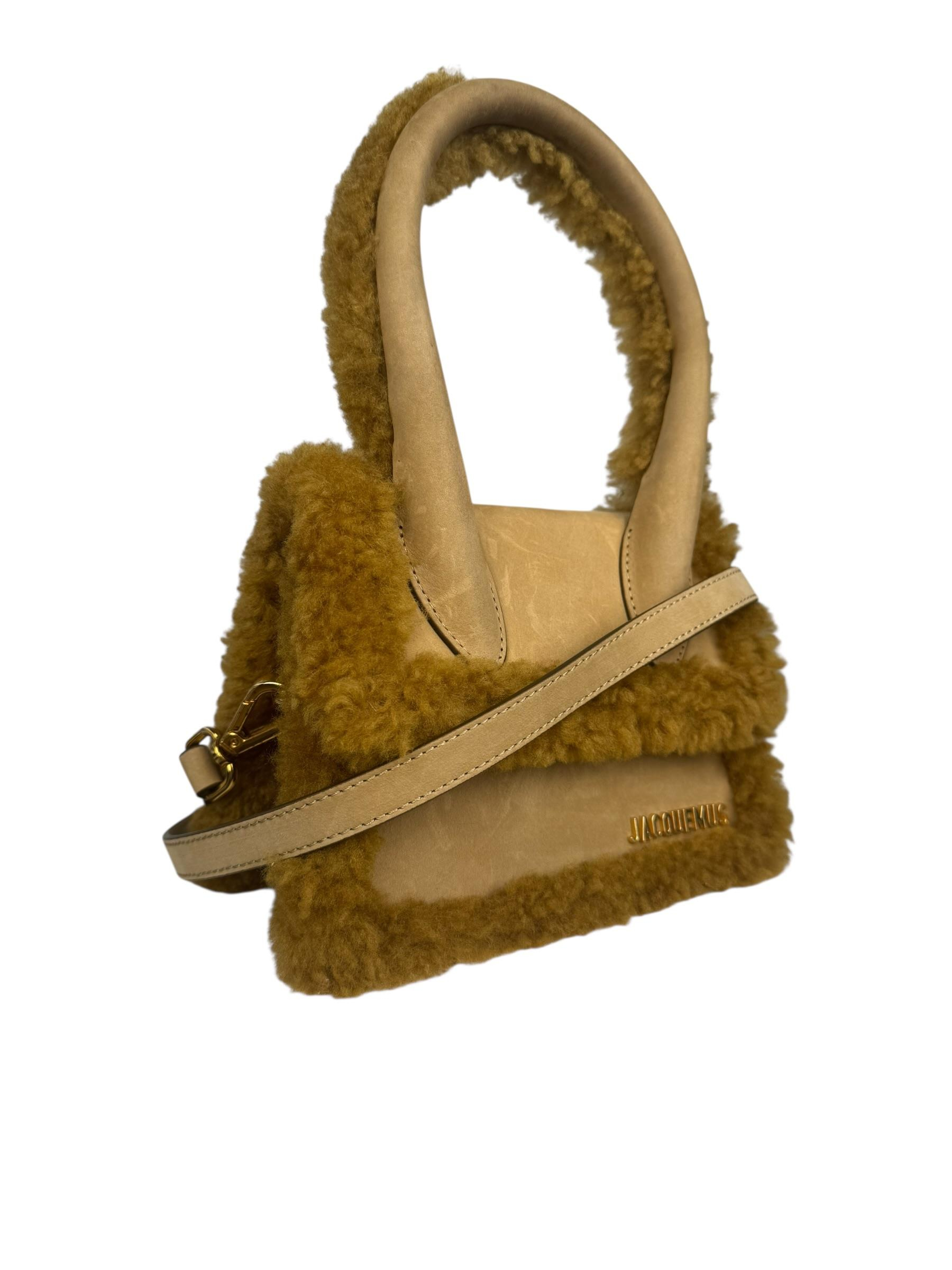 JACQUEMUS LE CHIQUITO SHEARLING MOYEN BAG