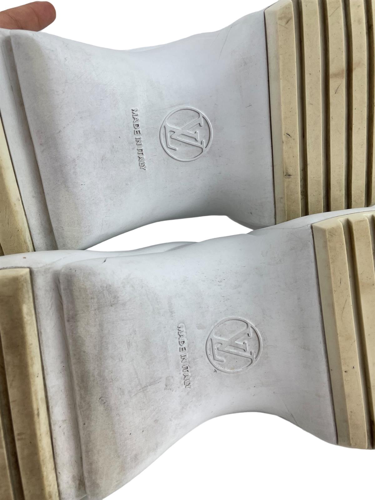 LOUIS VUITTON ARCLIGHT SNEAKERS 