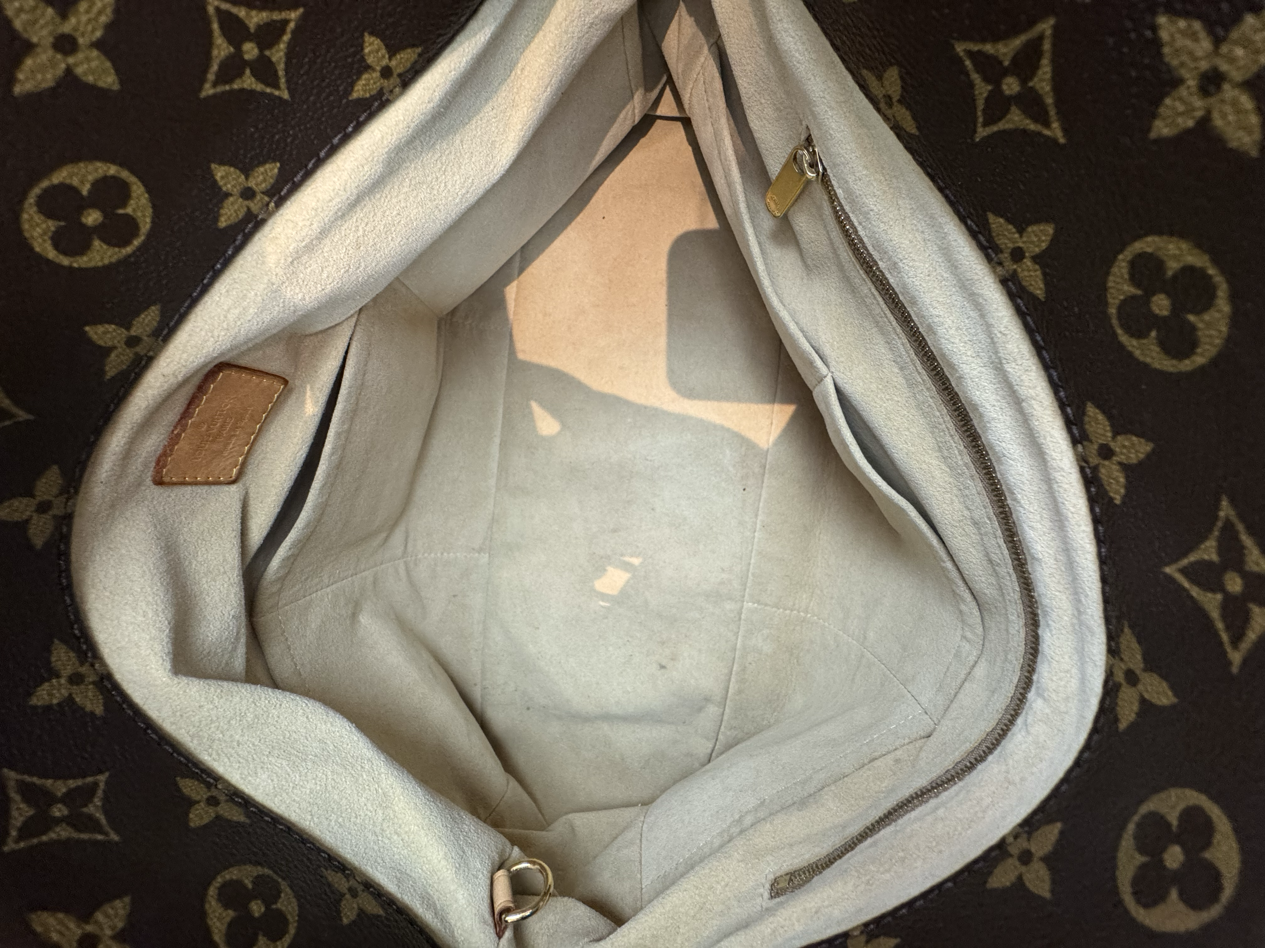 LOUIS VUITTON ARTSY MONOGRAM BAG