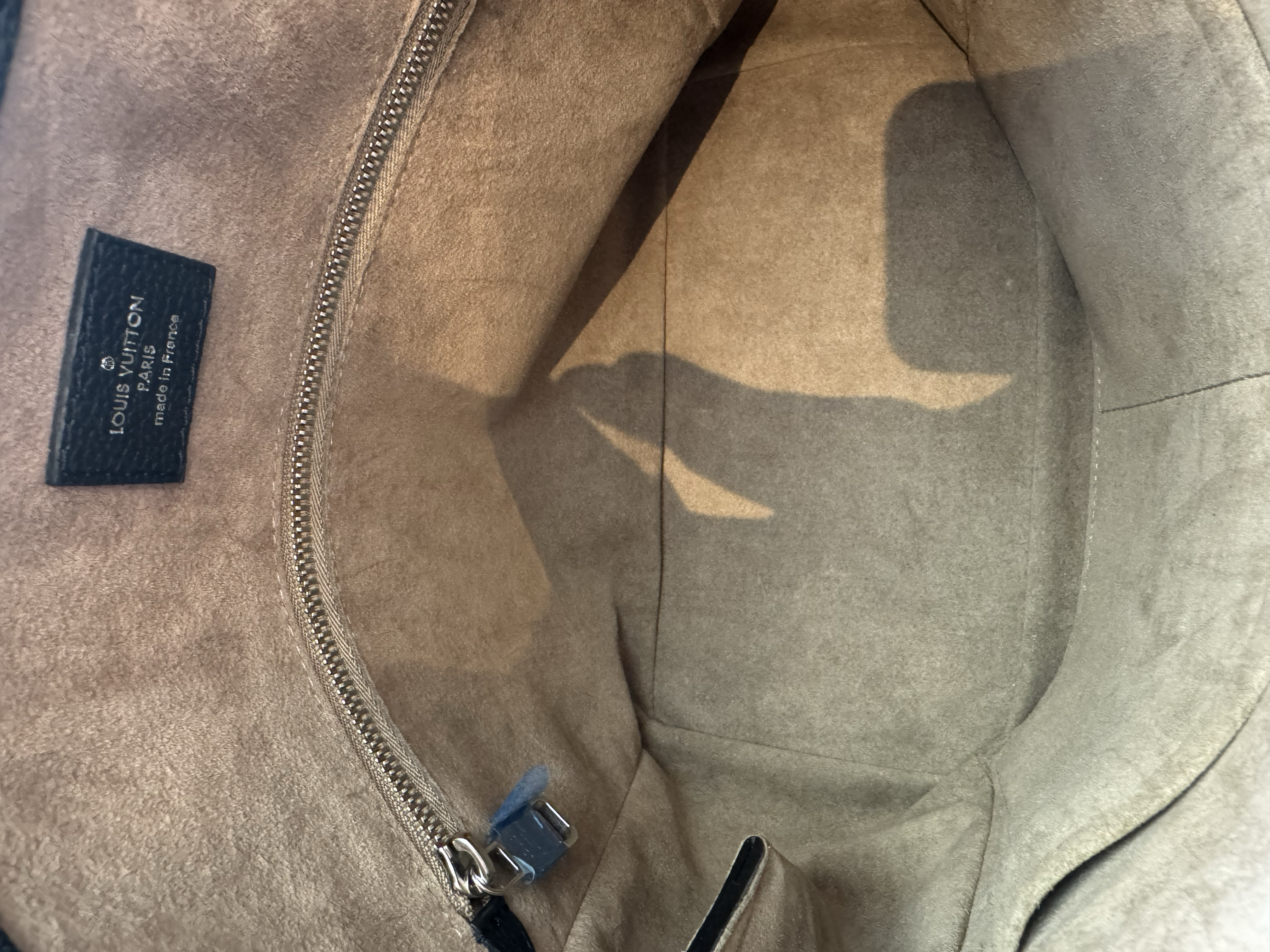 LOUIS VUITTON BLACK BABYLONE MAHINA BAG