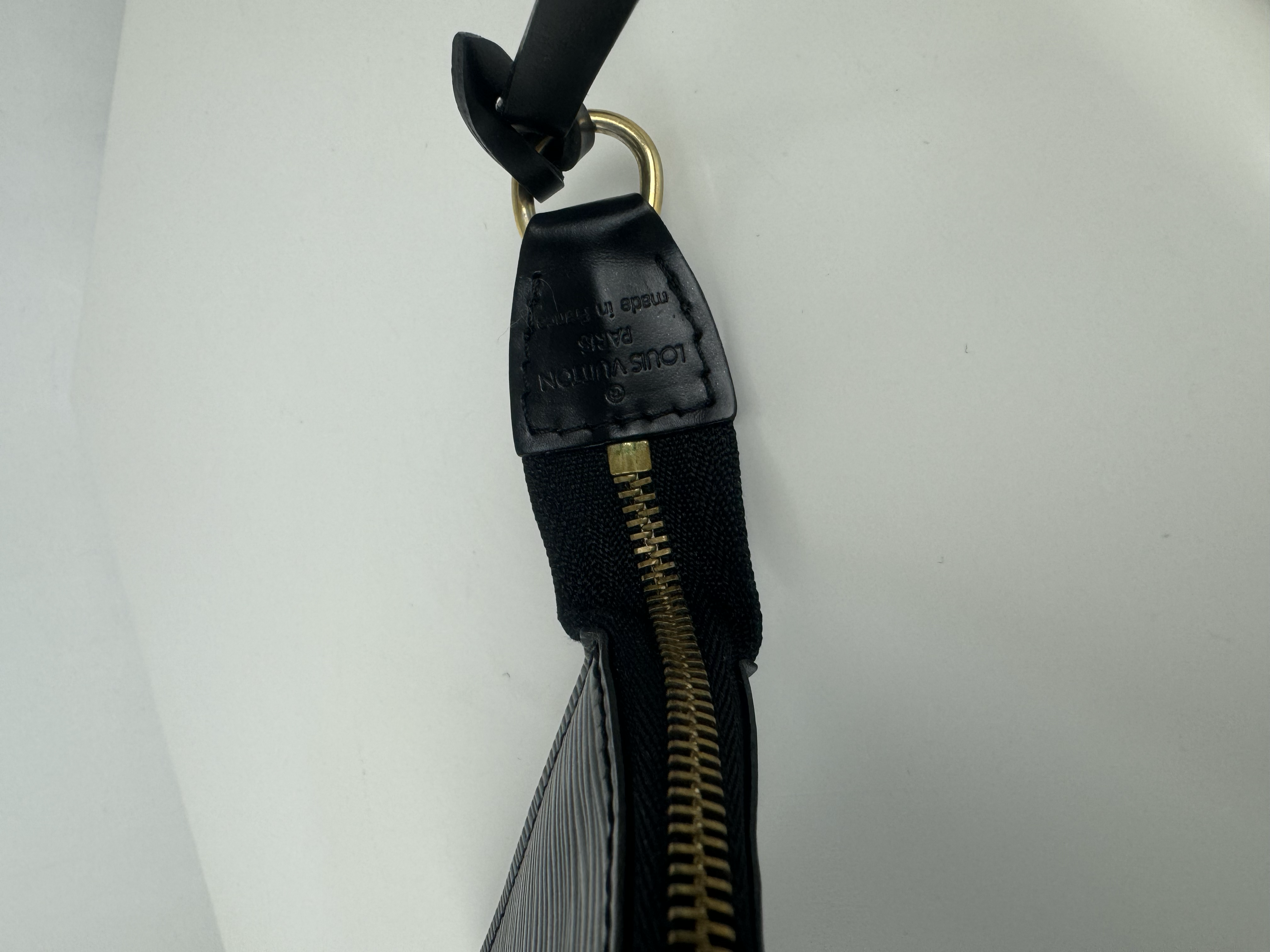 LOUIS VUITTON BLACK EPI POCHETTE