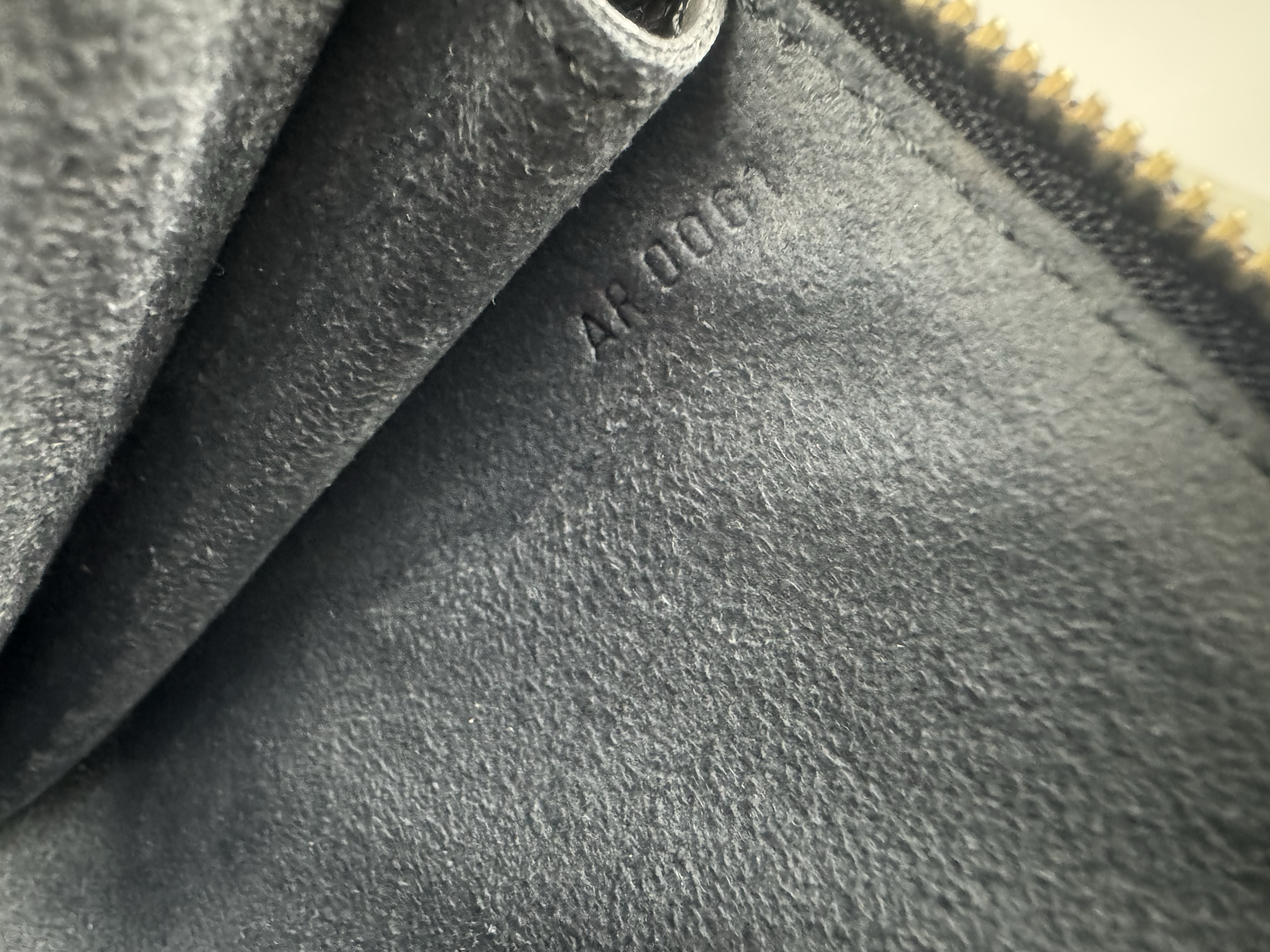 LOUIS VUITTON BLACK EPI POCHETTE