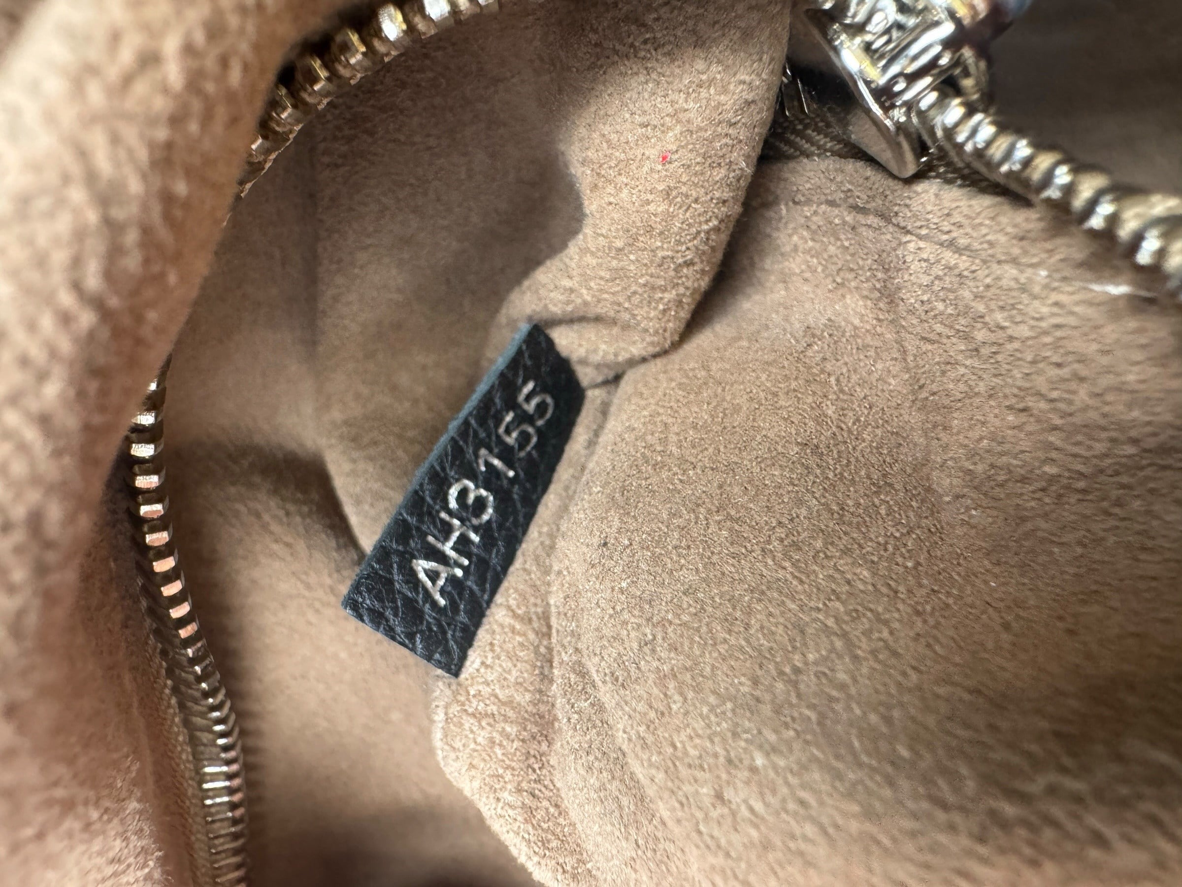LOUIS VUITTON BLACK MAHINA LEATHER BAG