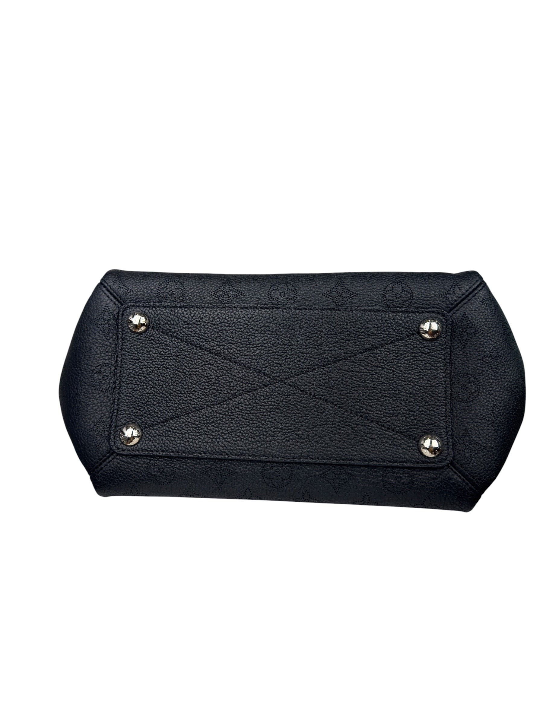 LOUIS VUITTON BLACK MAHINA LEATHER BAG