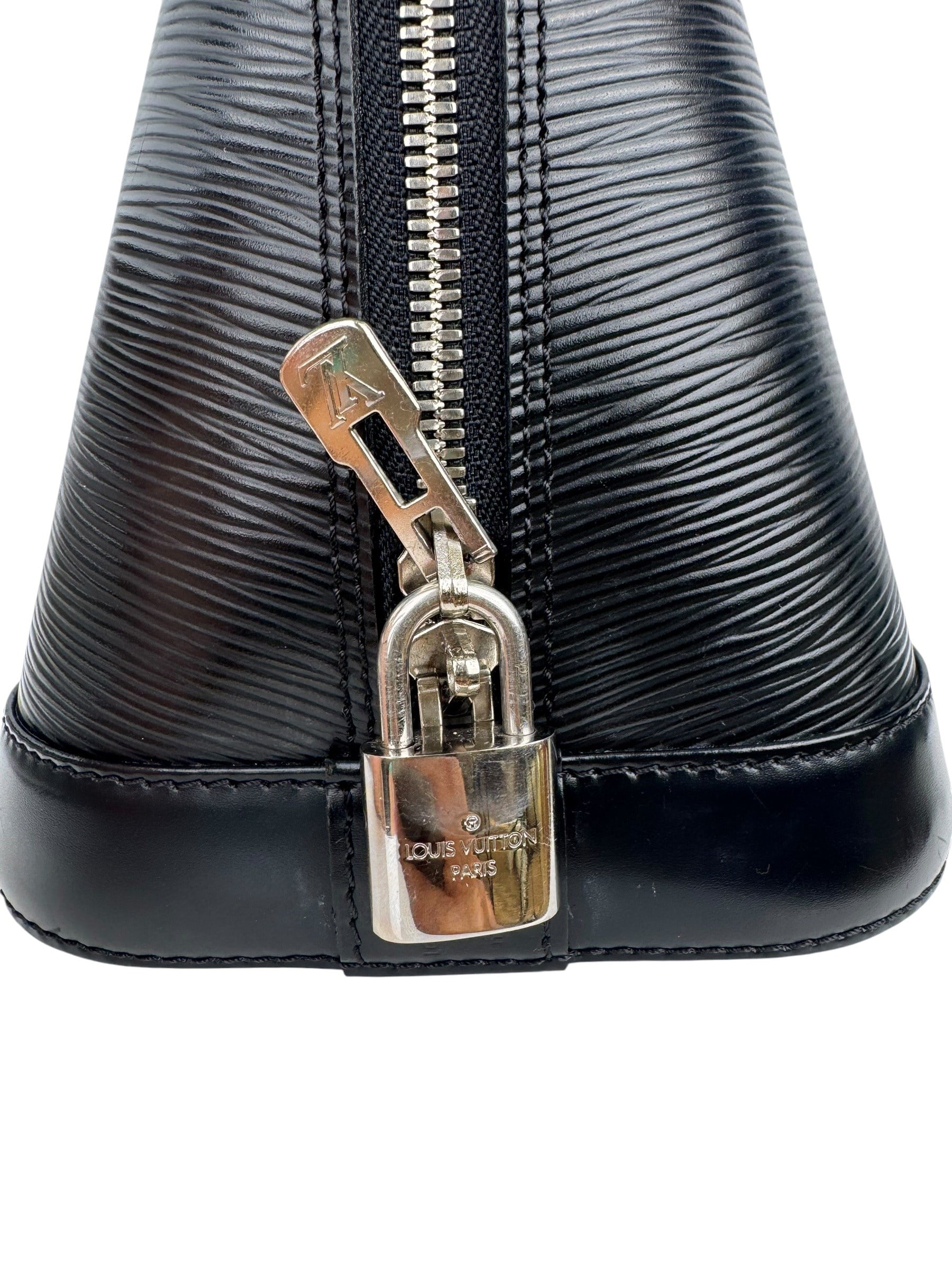 LOUIS VUITTON EPI LEATHER ALMA PM