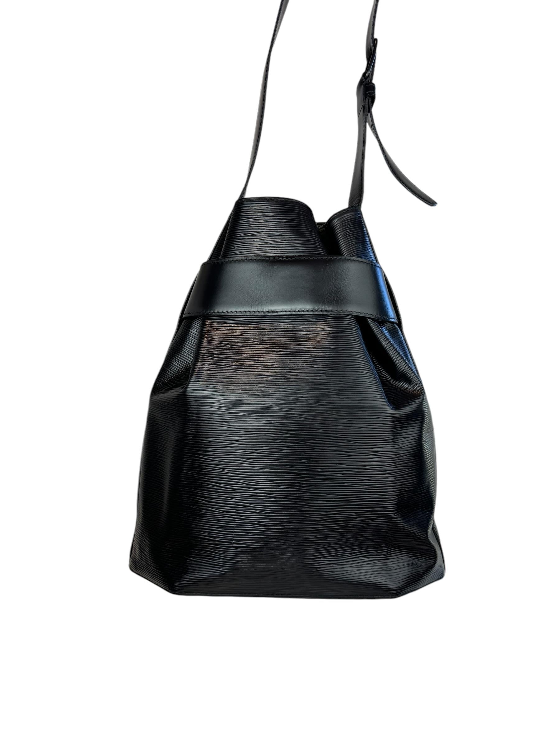 LOUIS VUITTON EPI LEATHER BUCKET BAG