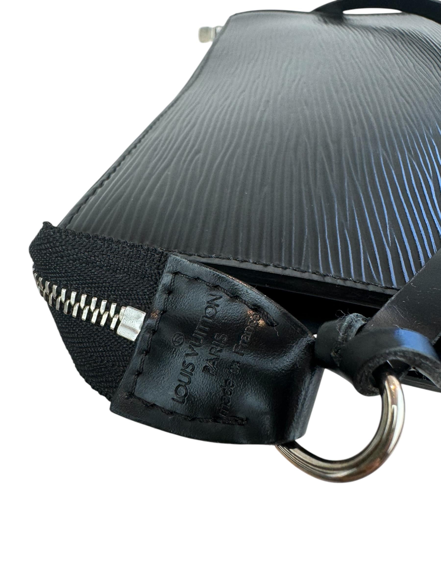 LOUIS VUITTON EPI LEATHER POCHETTE