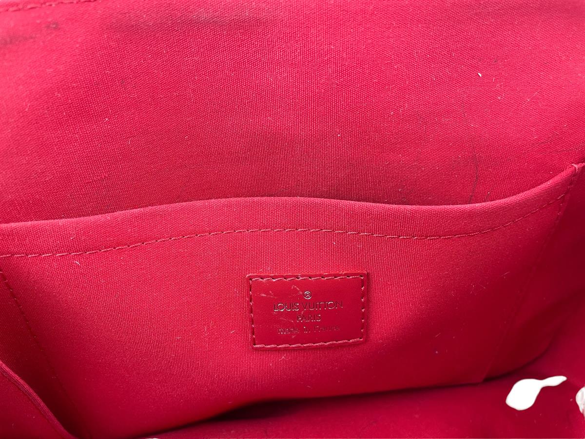 LOUIS VUITTON EPI SEGUR SHOULDER BAG
