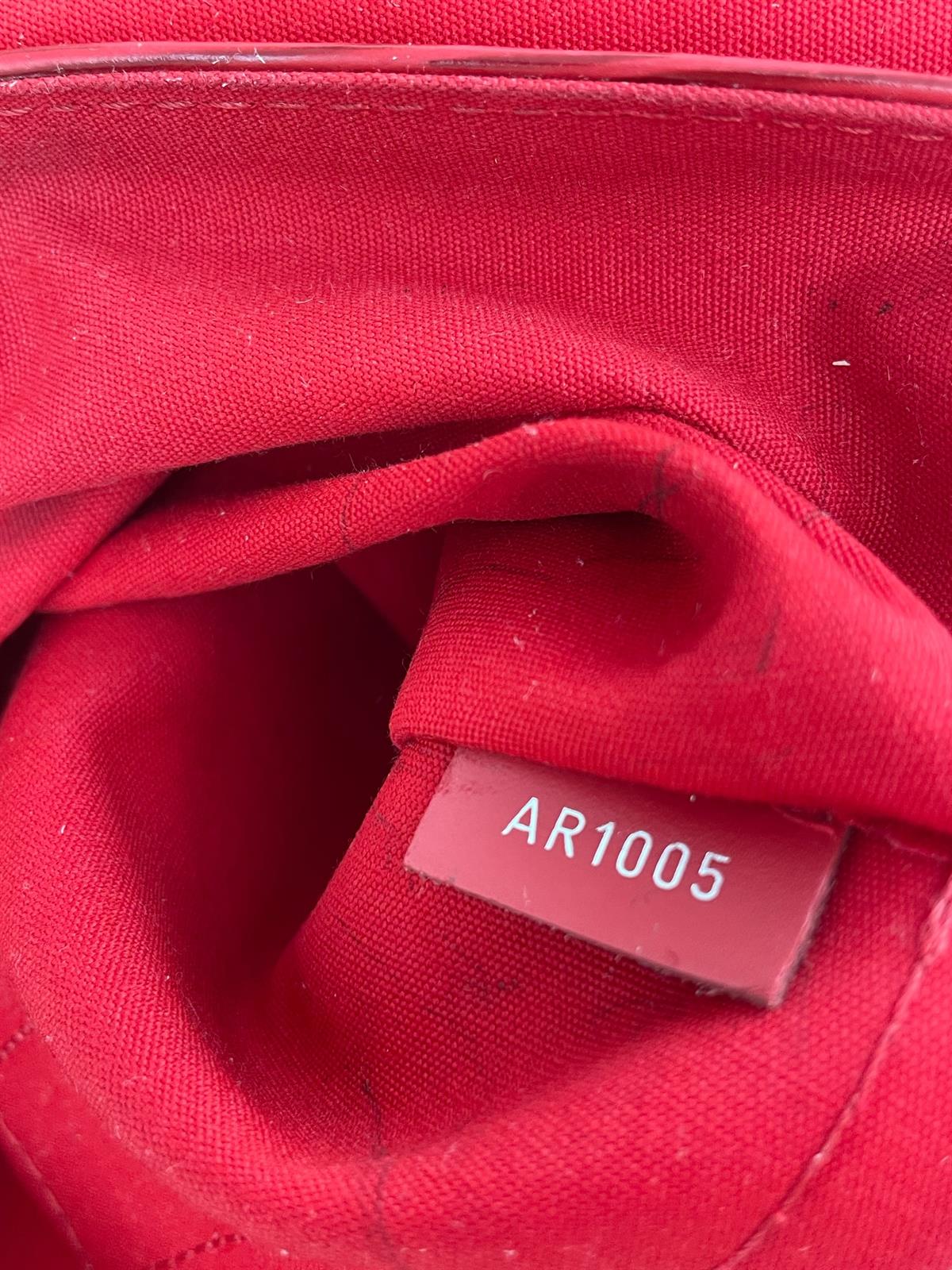 LOUIS VUITTON EPI SEGUR SHOULDER BAG