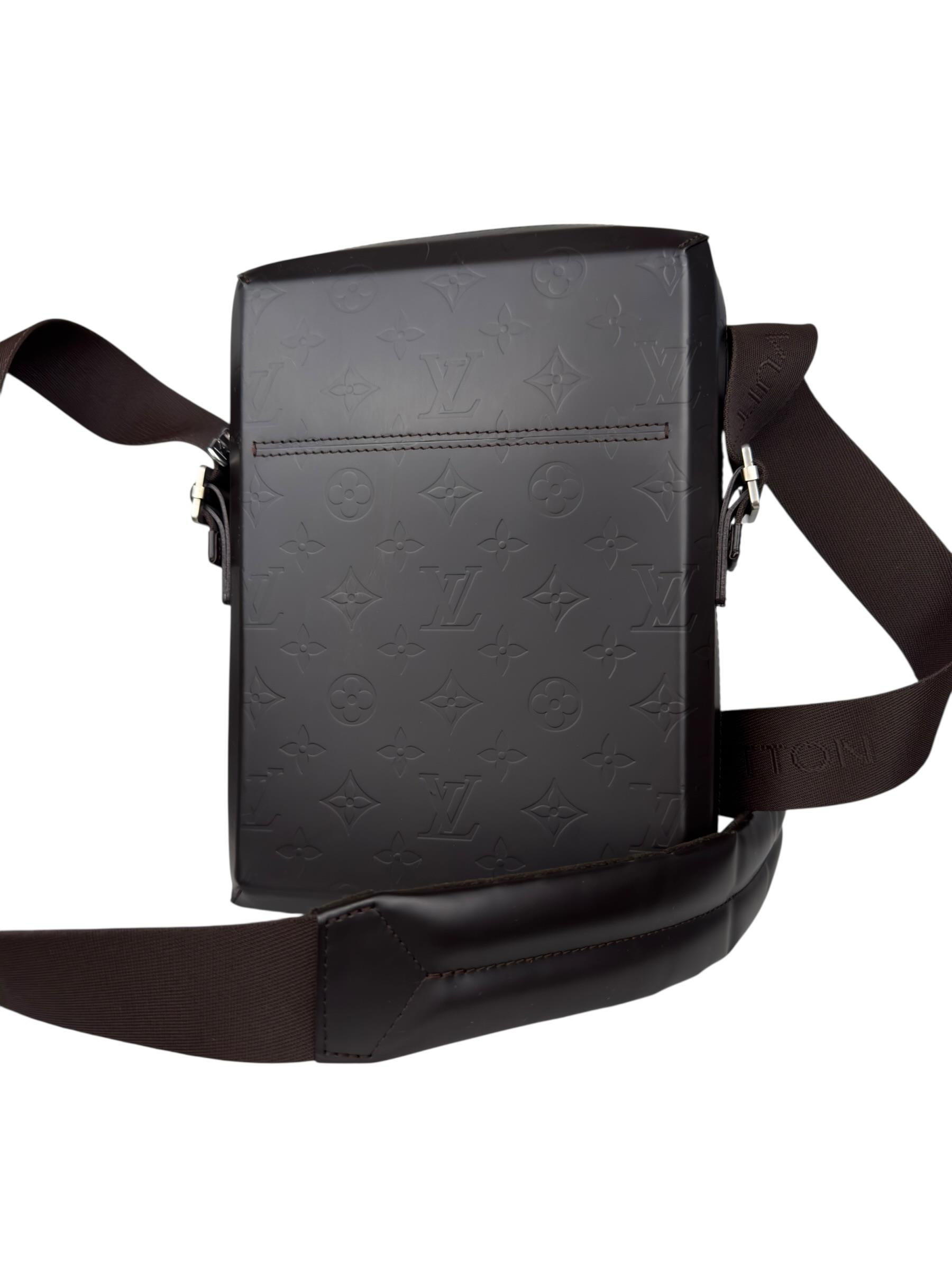 LOUIS VUITTON GLACE LEATHER BOBBY MESSENGER BAG