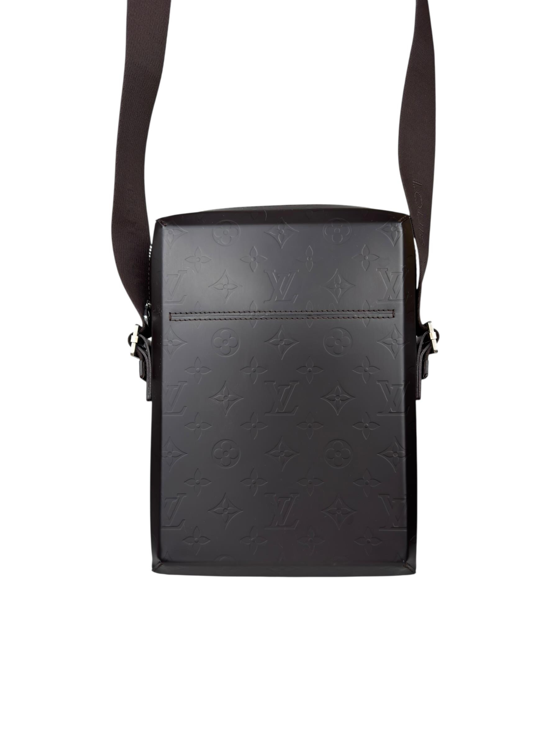 LOUIS VUITTON GLACE LEATHER BOBBY MESSENGER BAG