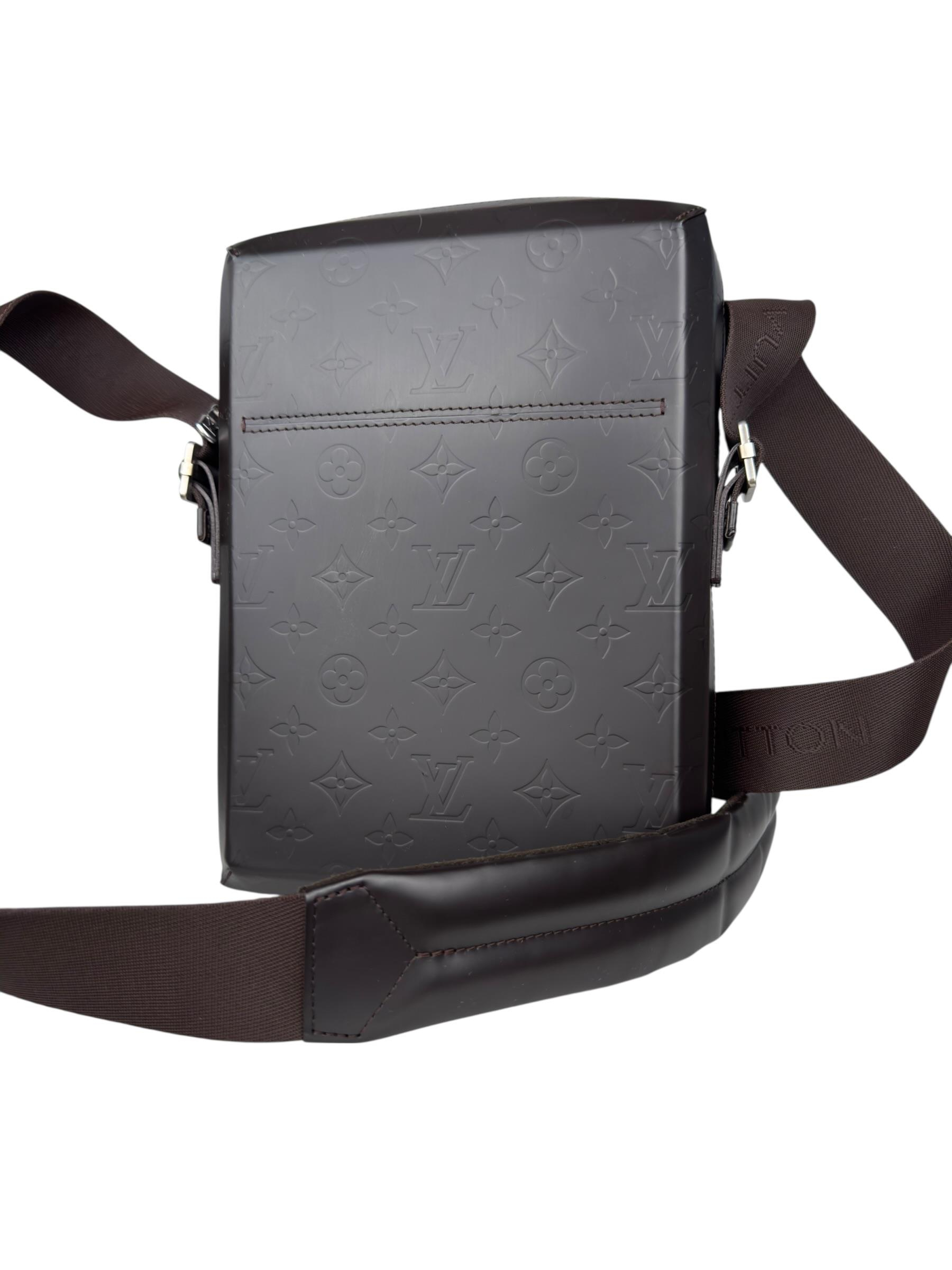 LOUIS VUITTON GLACE LEATHER BOBBY MESSENGER BAG