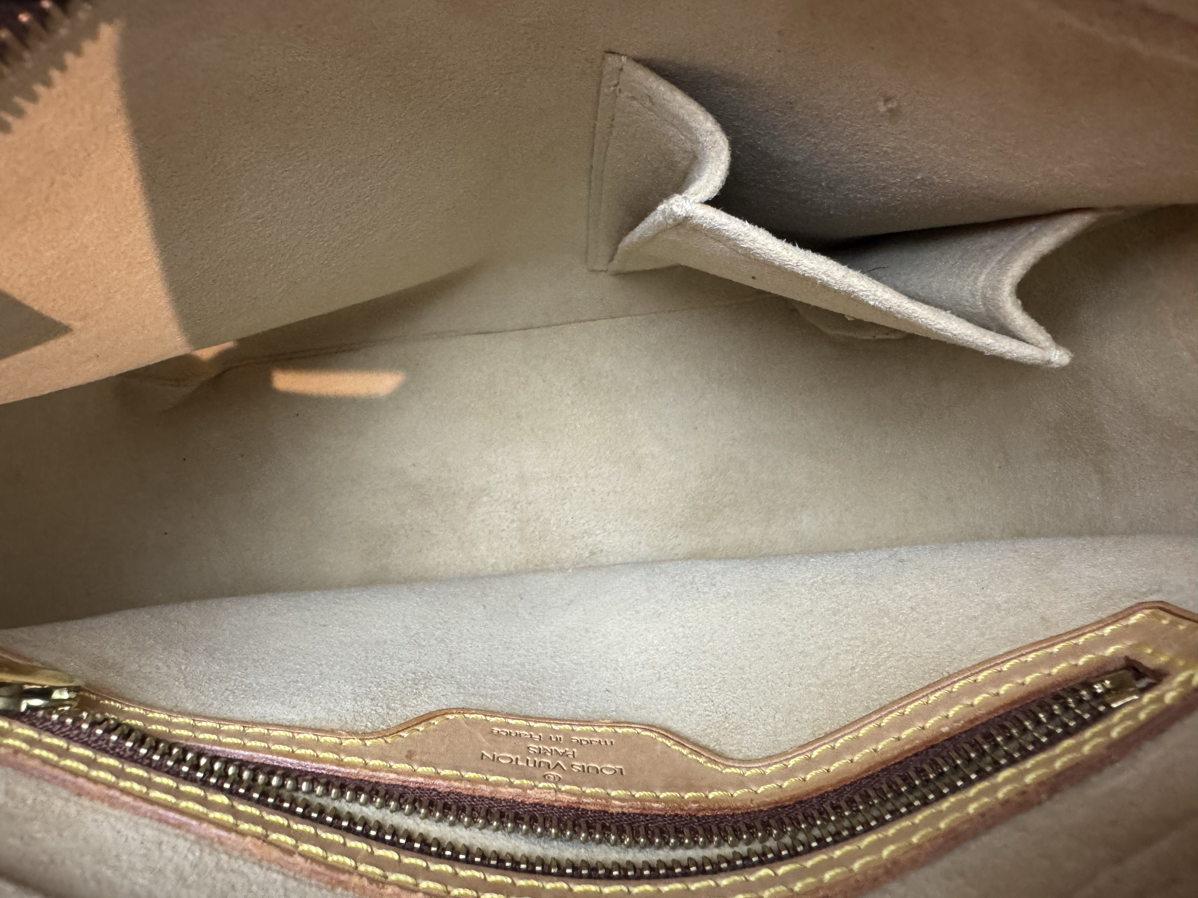 LOUIS VUITTON LOOPING MM BAG