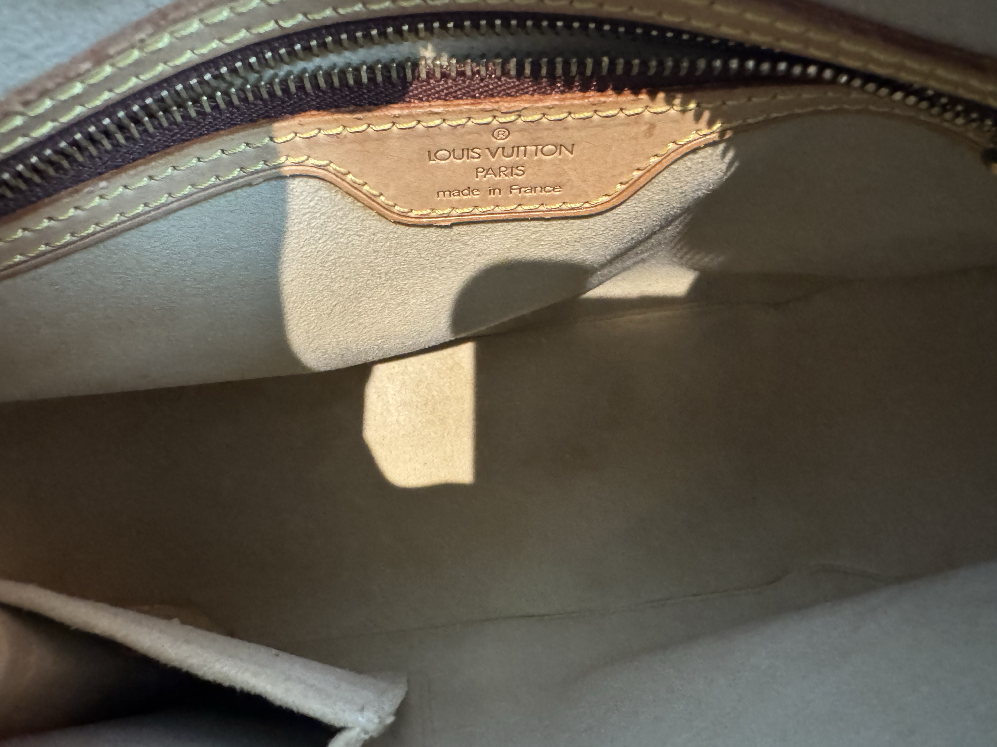 LOUIS VUITTON LOOPING MM BAG