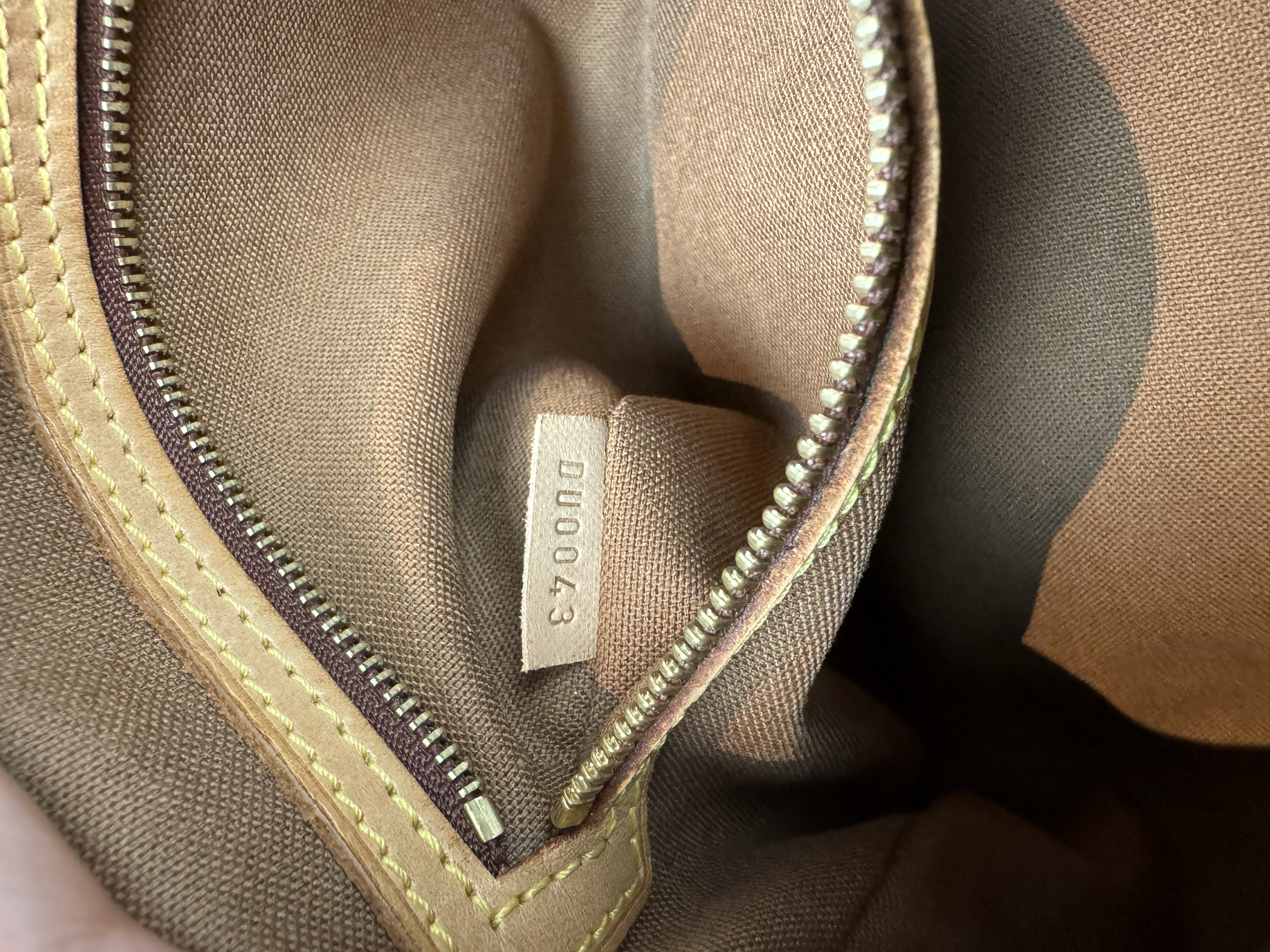 LOUIS VUITTON MONOGRAM LOOPING OMUZ ÇANTASI