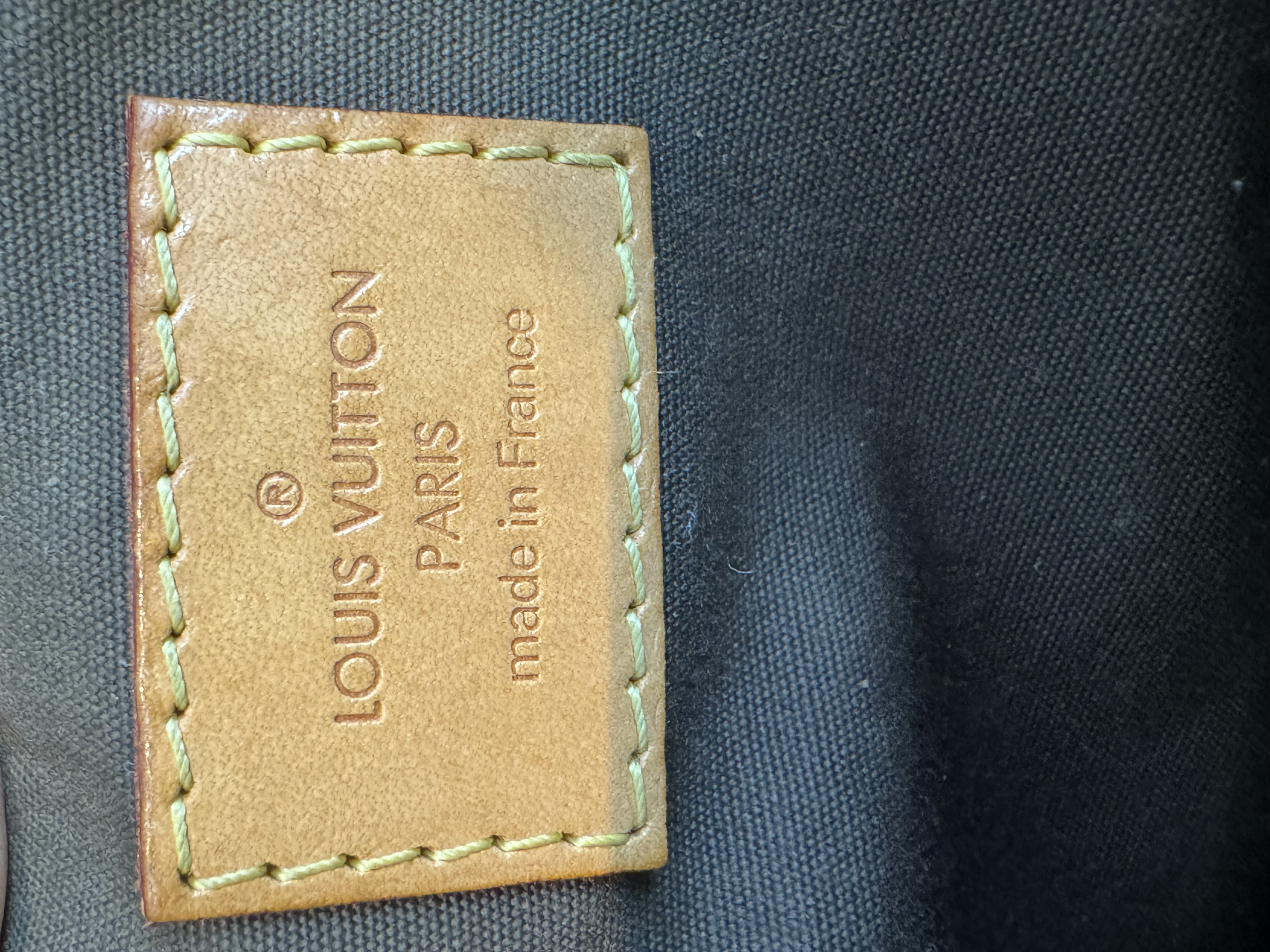 LOUIS VUITTON PM BELLEVUE VERNIS MONOGRAM ÇANTA