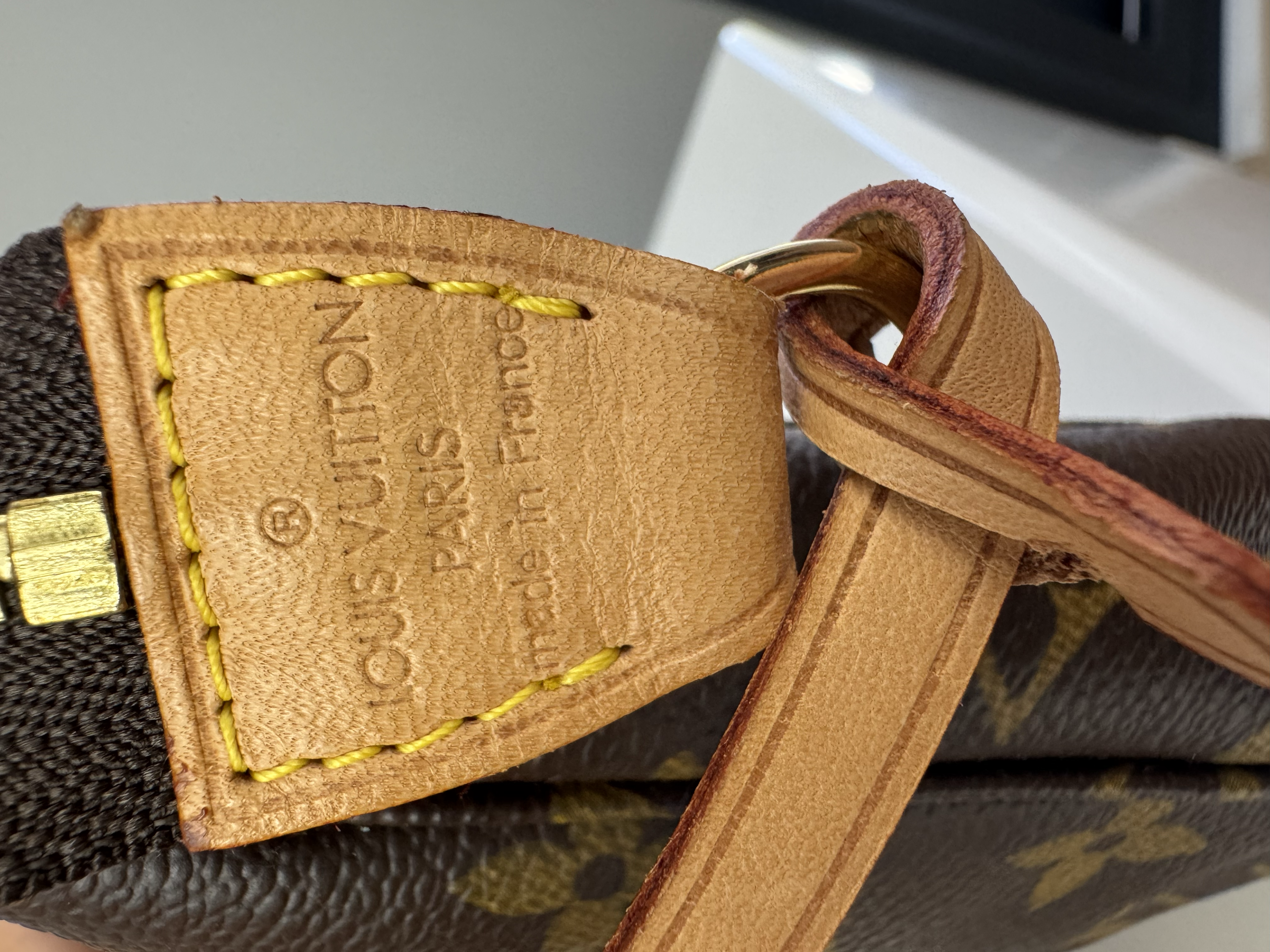 LOUIS VUITTON POCHETTE ACCESORIES