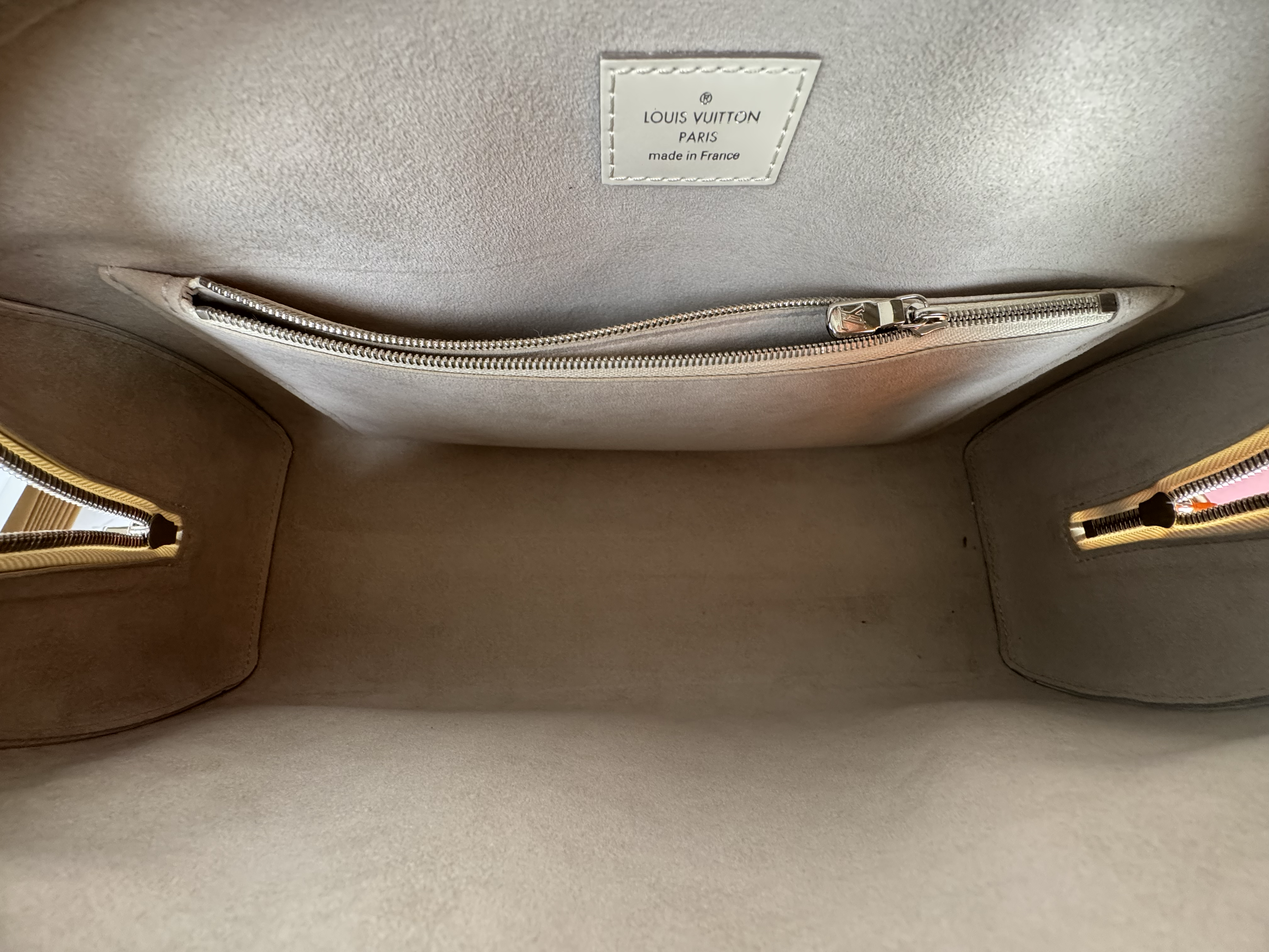 LOUIS VUITTON PONT NEUF EPI BAG