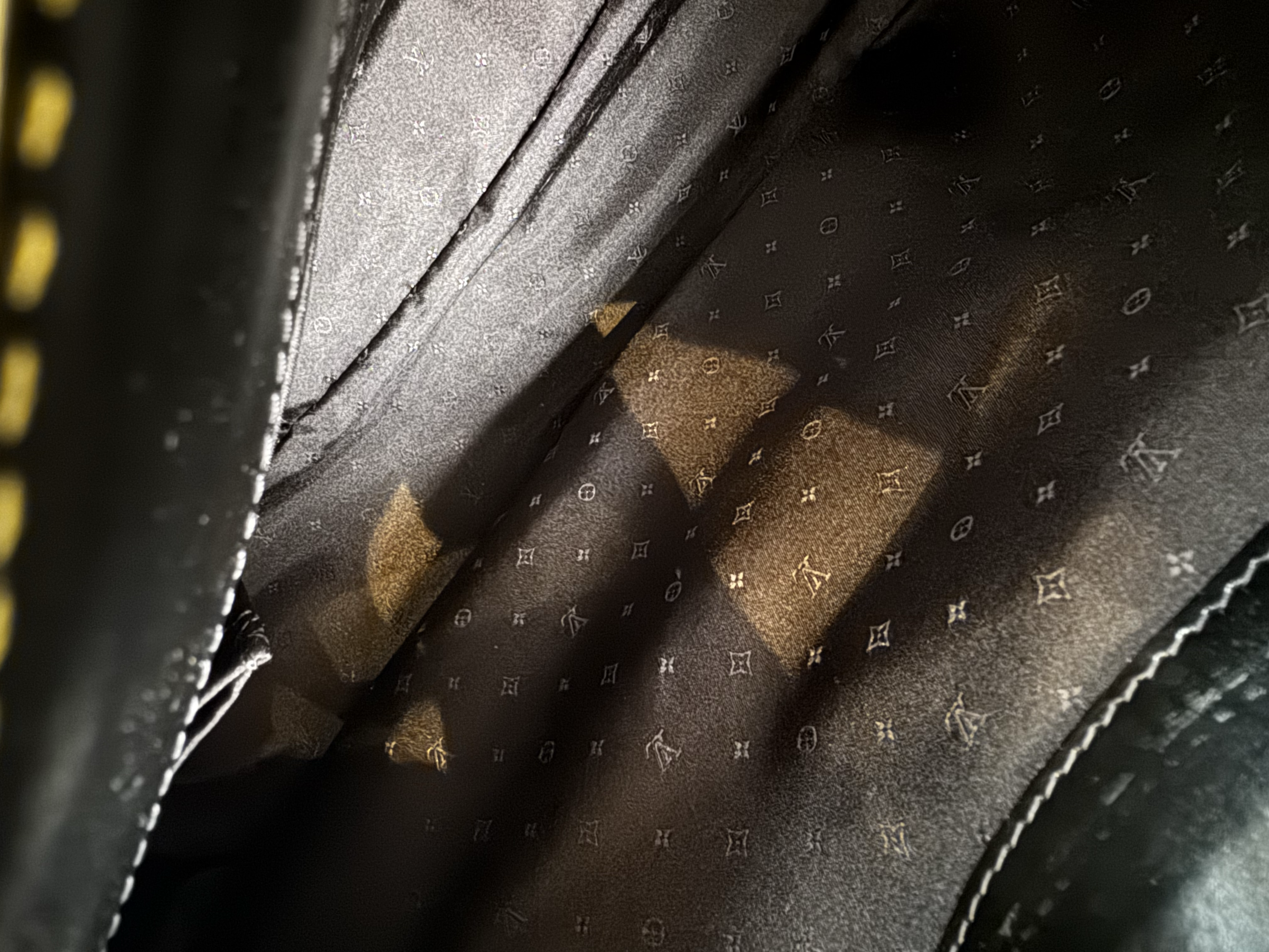LOUIS VUITTON SUHALI SHOULDER BAG