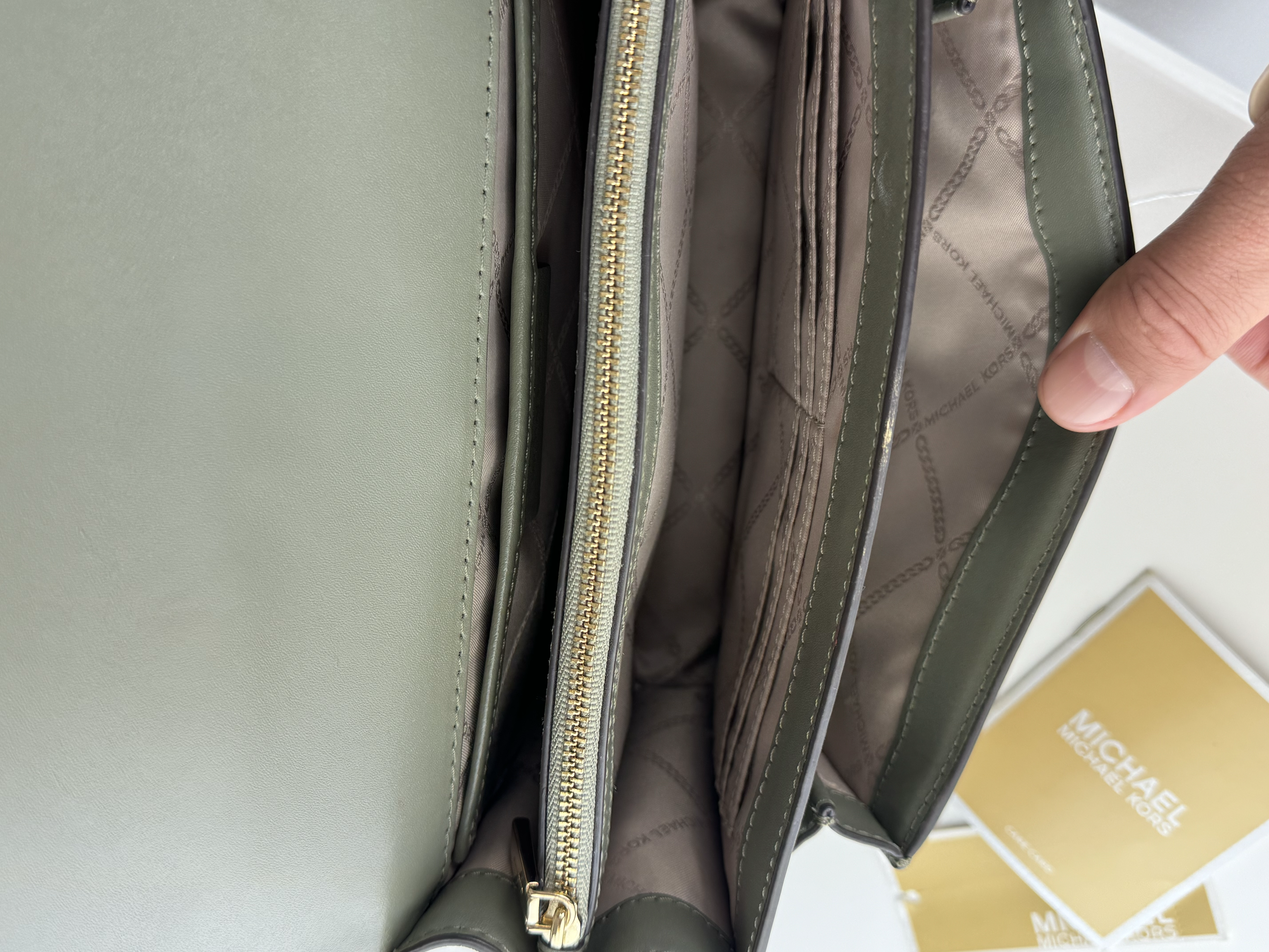 MICHAEL KORS ARMY GREEN CHAIN BAG