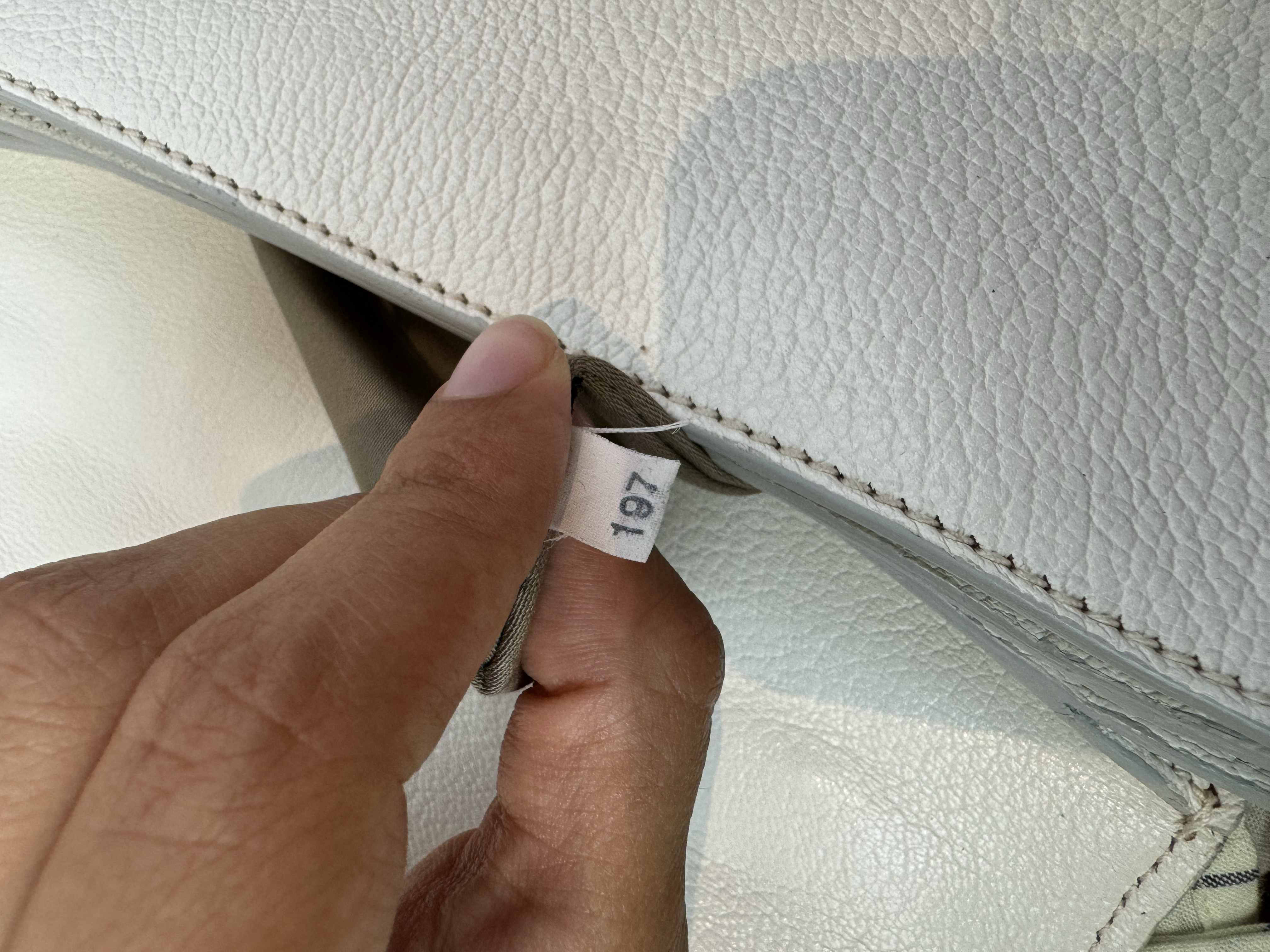 MIU MIU WHITE MADRAS OMUZ CANTASI