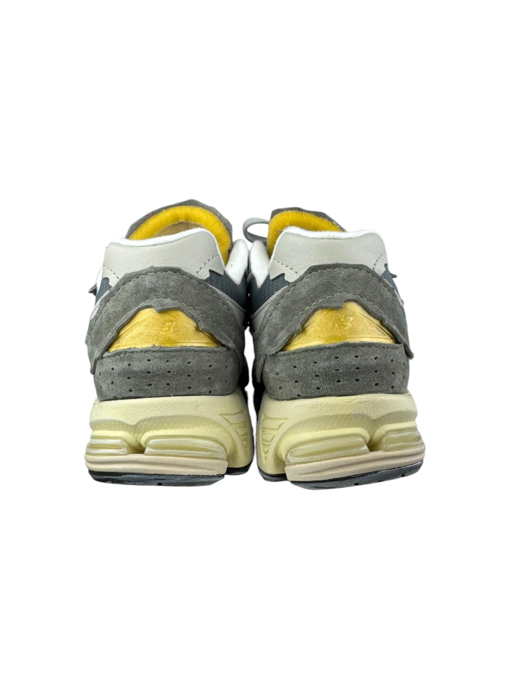 NEW BALANCE 2002R GRAY SNEAKERS 