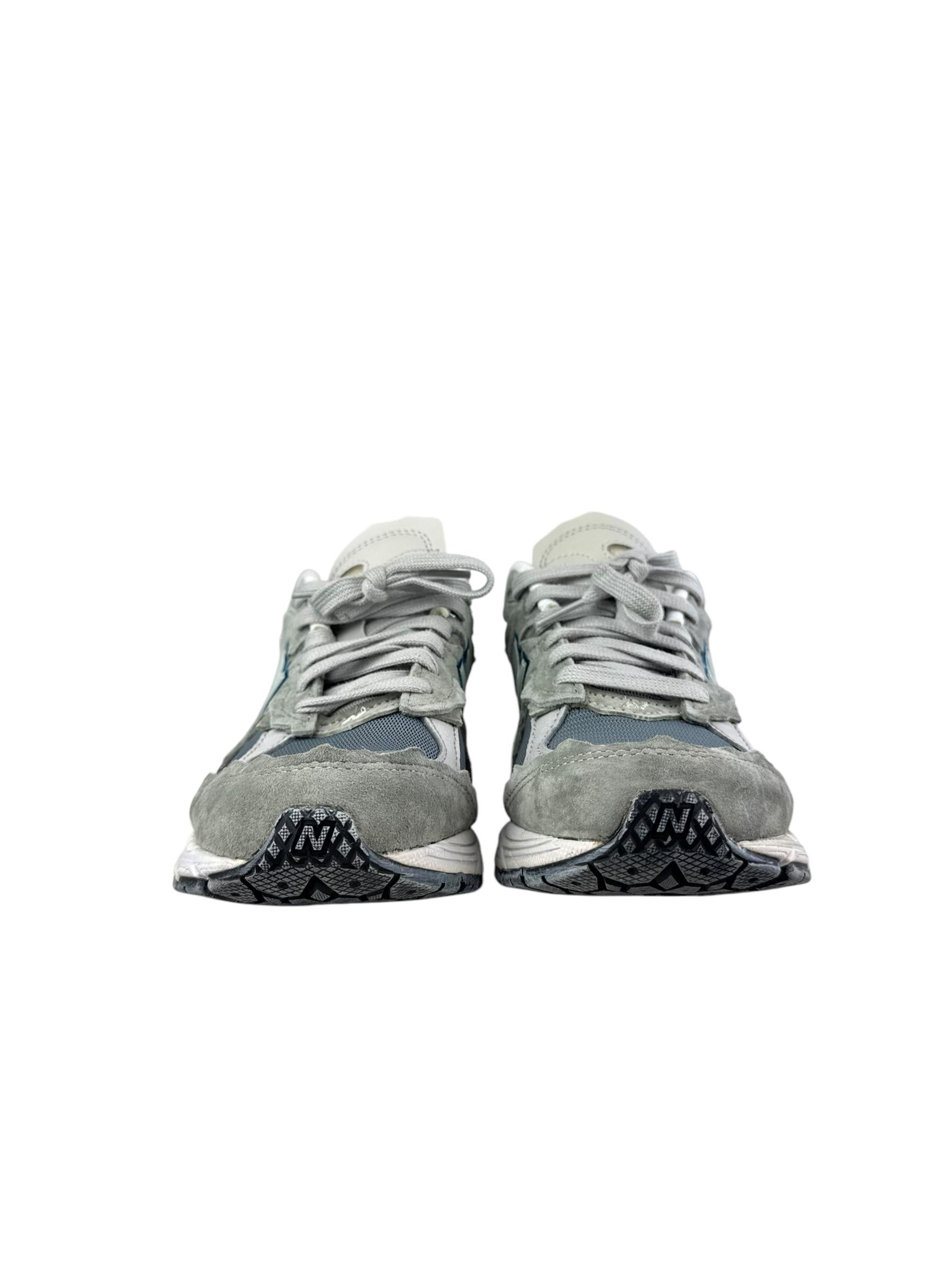 NEW BALANCE 2002R GRAY SNEAKERS 