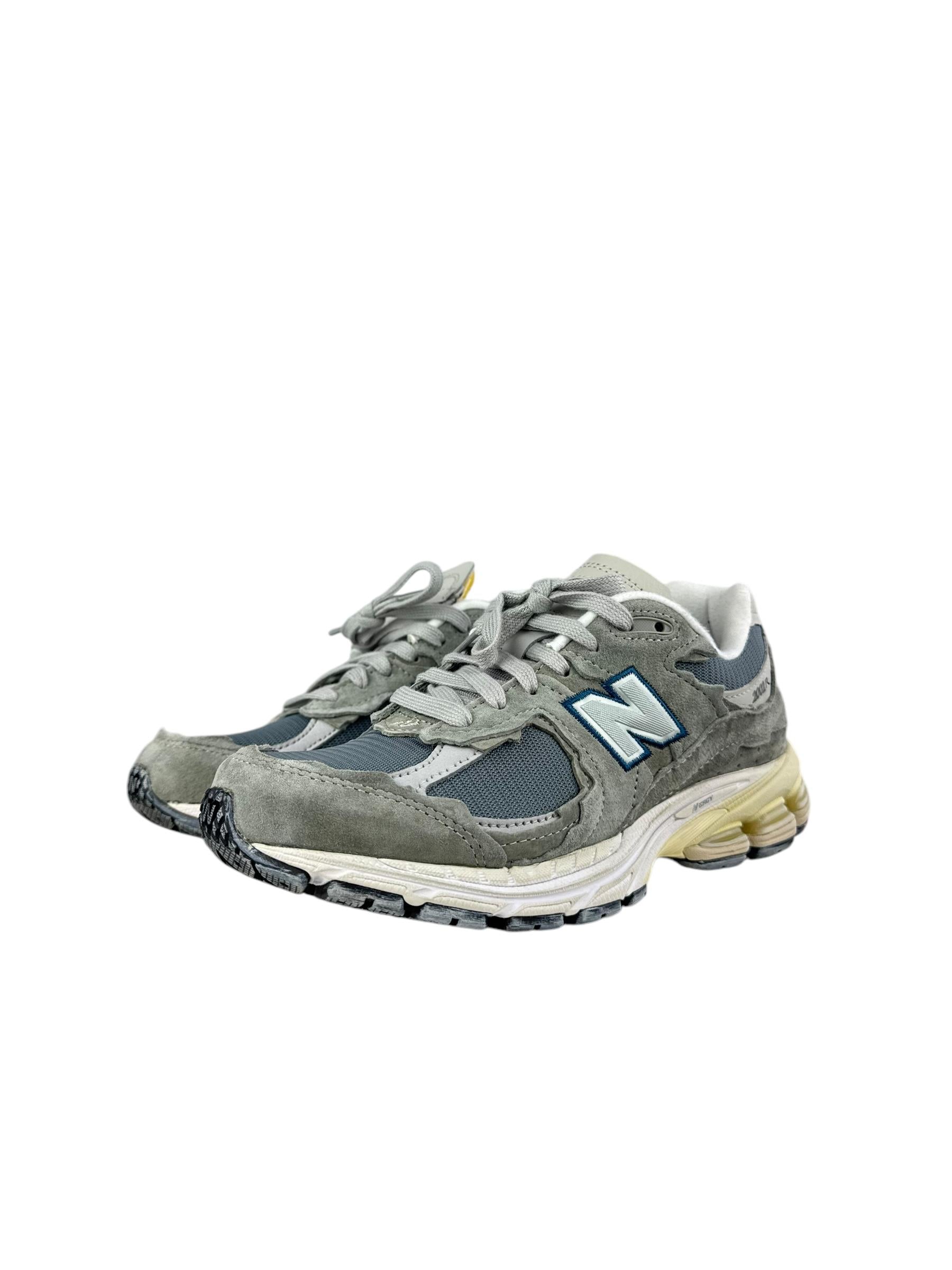 NEW BALANCE 2002R GRAY SNEAKERS 