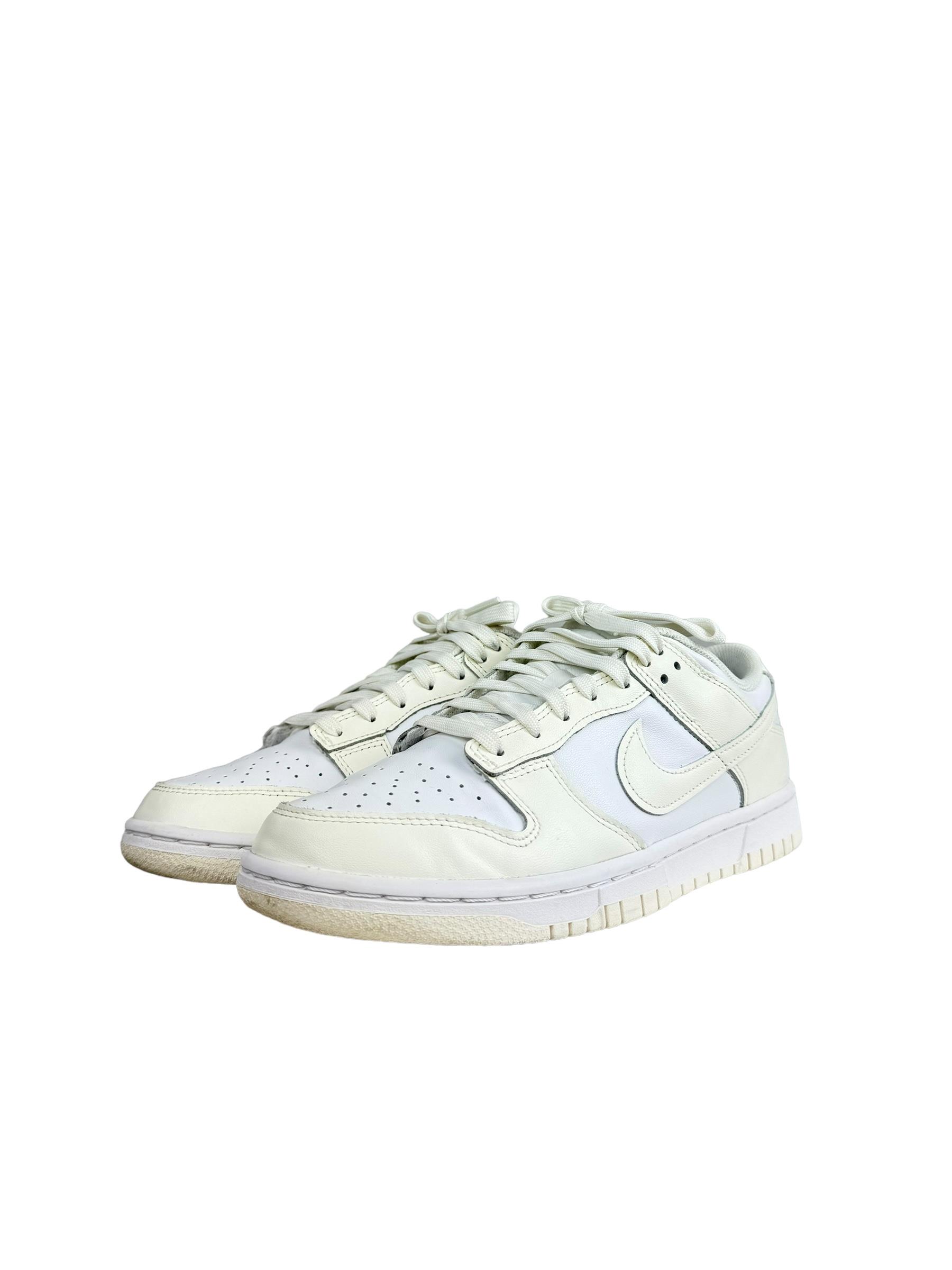 NIKE WHITE AIR JORDAN SNEAKERS