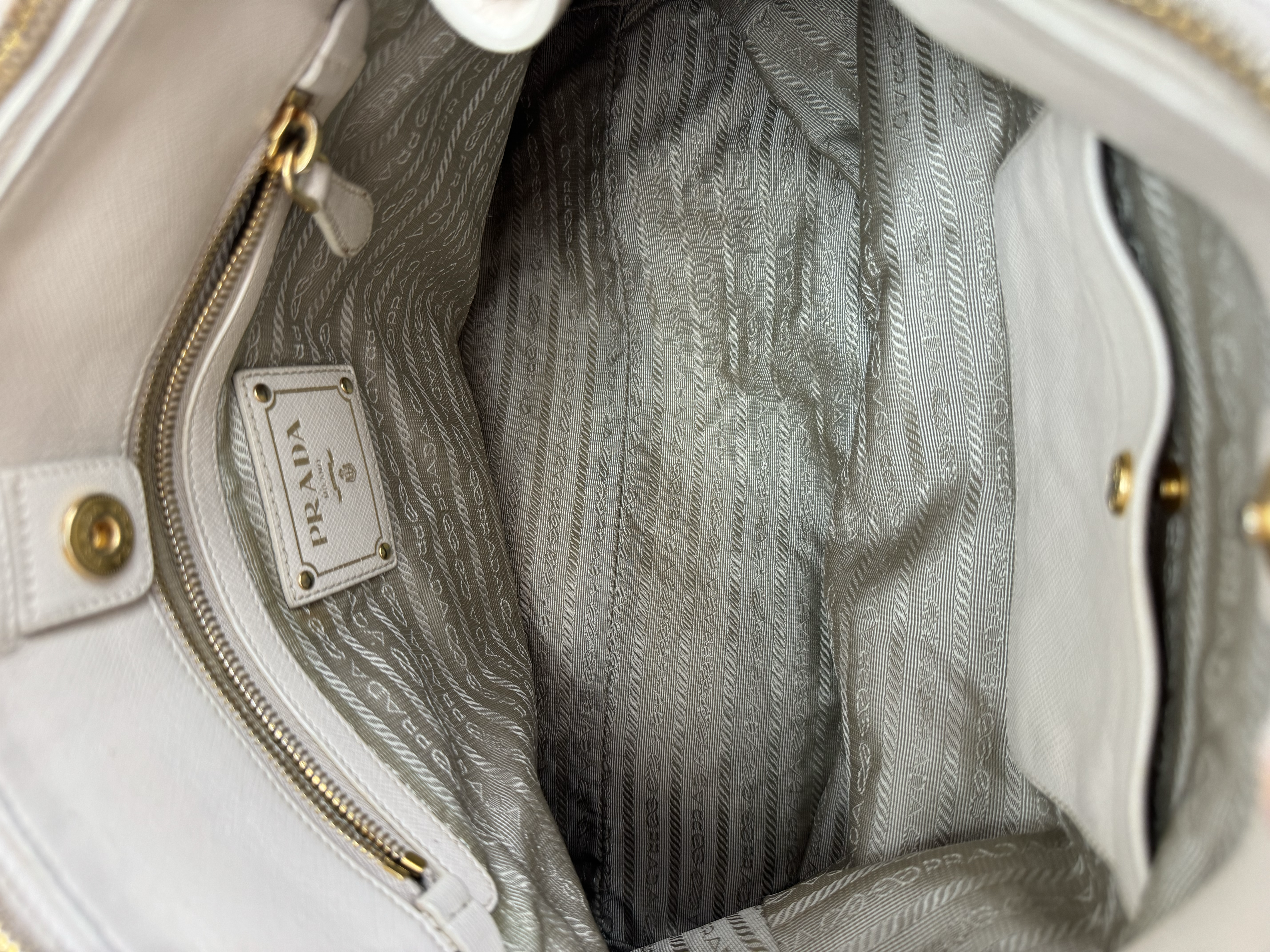 PRADA IVORY VITELLO DAINO OMUZ CANTASI
