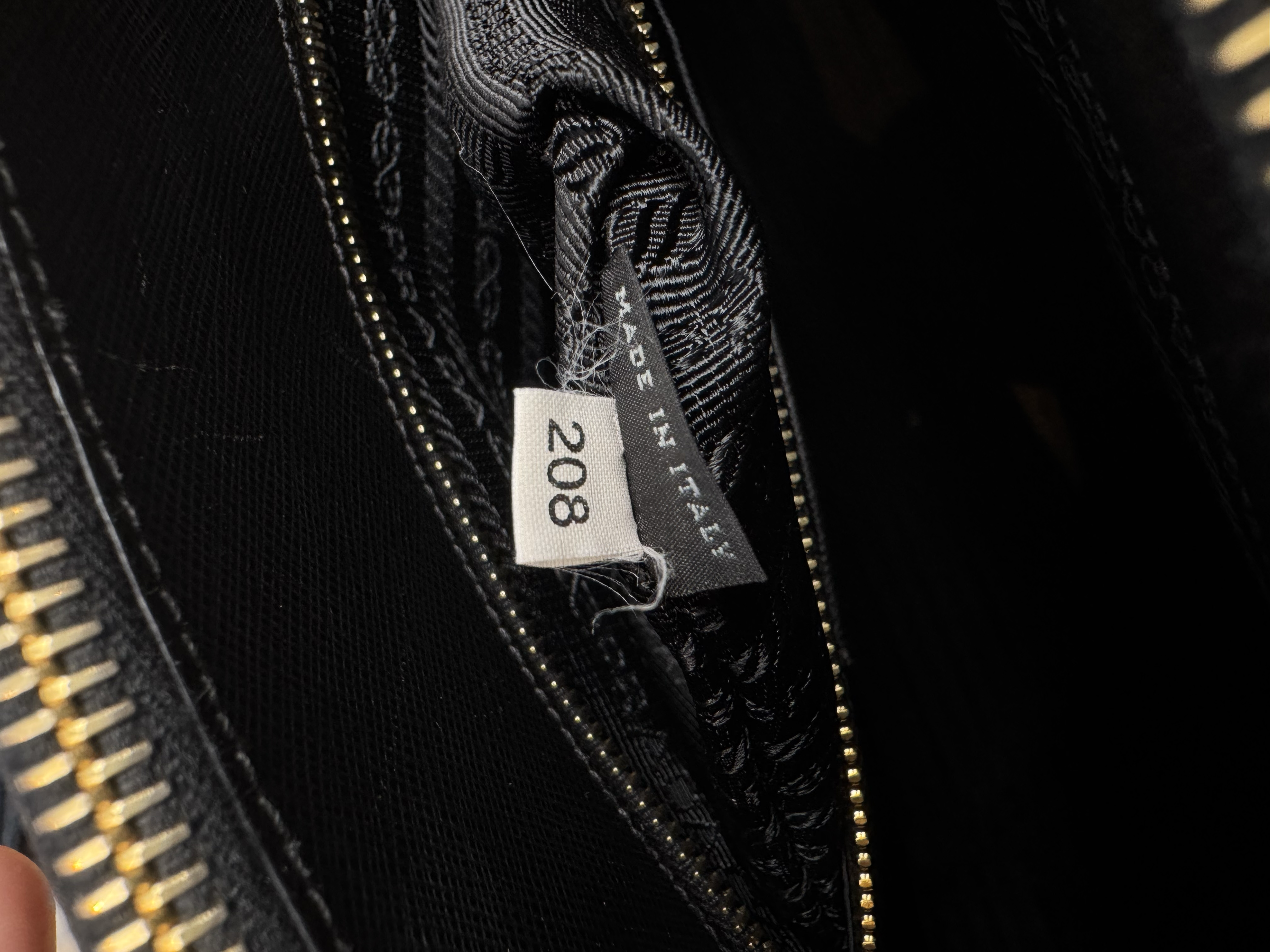 PRADA LARGE GALLERIA SAFFIANO LEATHER BAG