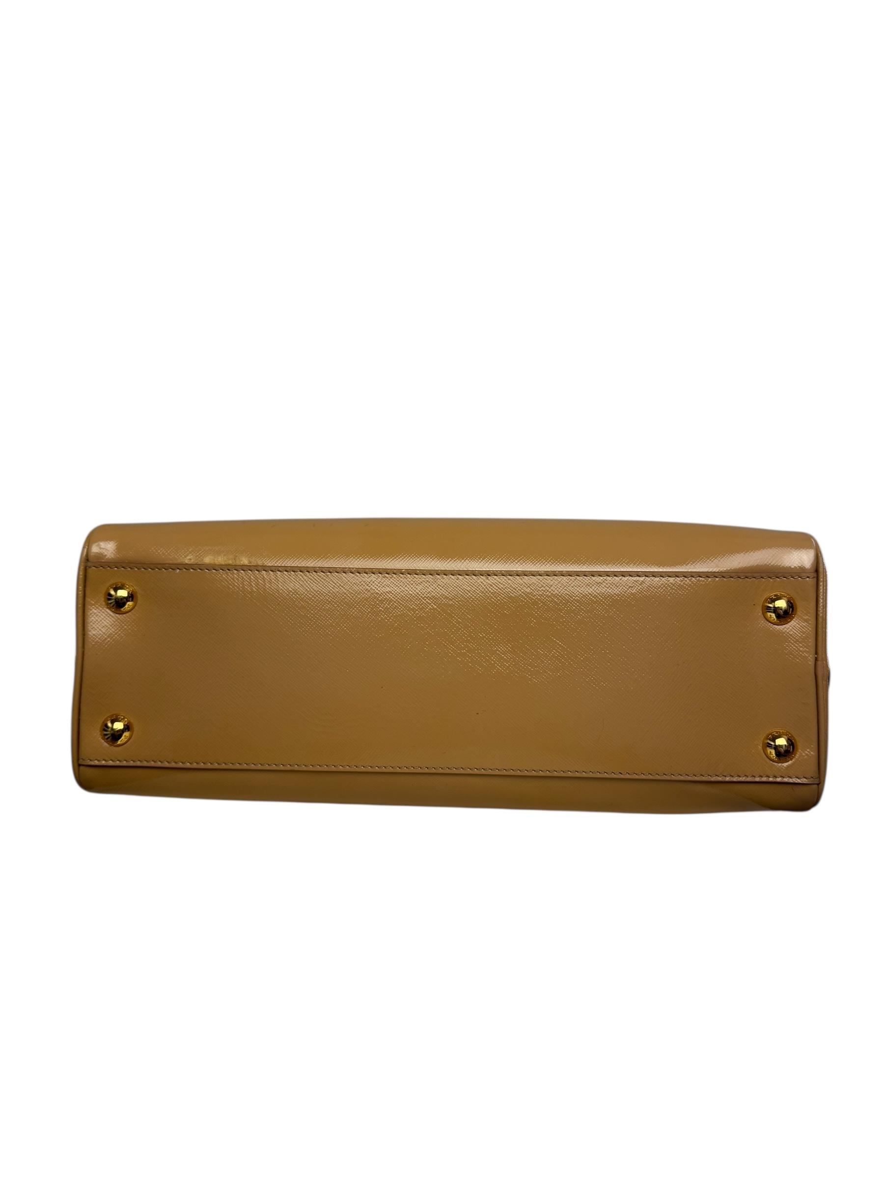 PRADA SAFFIANO VENICE LEATHER PYRAMID BAG