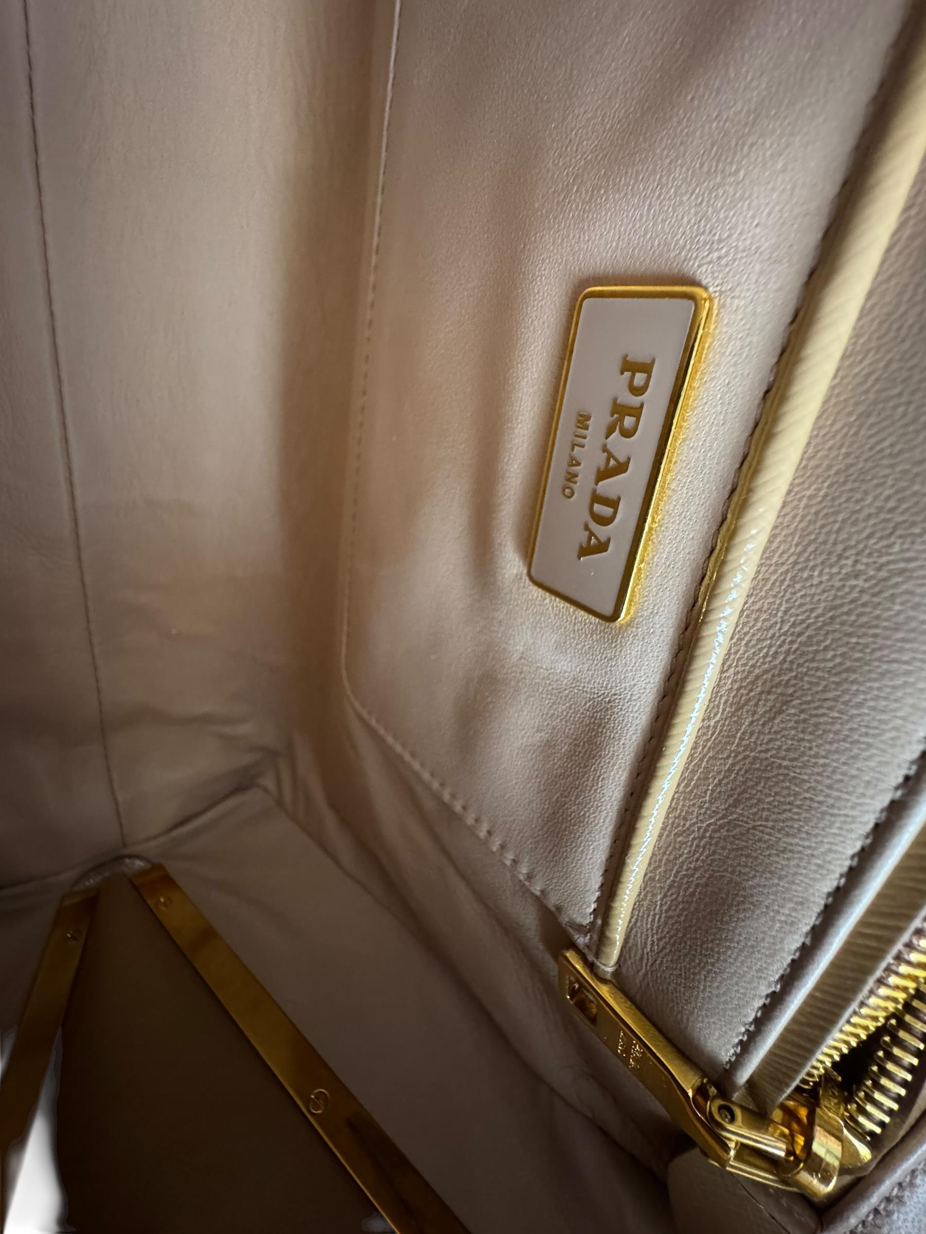 PRADA SAFFIANO VENICE LEATHER PYRAMID BAG