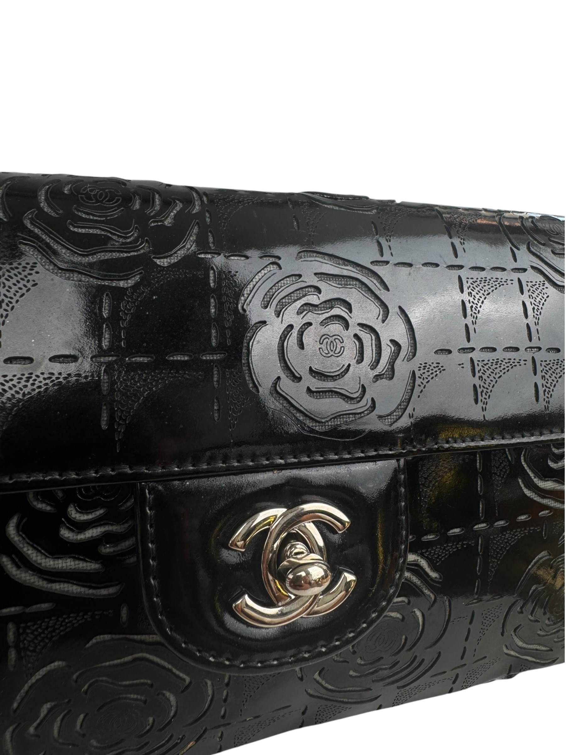 (REZERVEDIR.)CHANEL LASER CUT CAMELLIA FLAP BAG