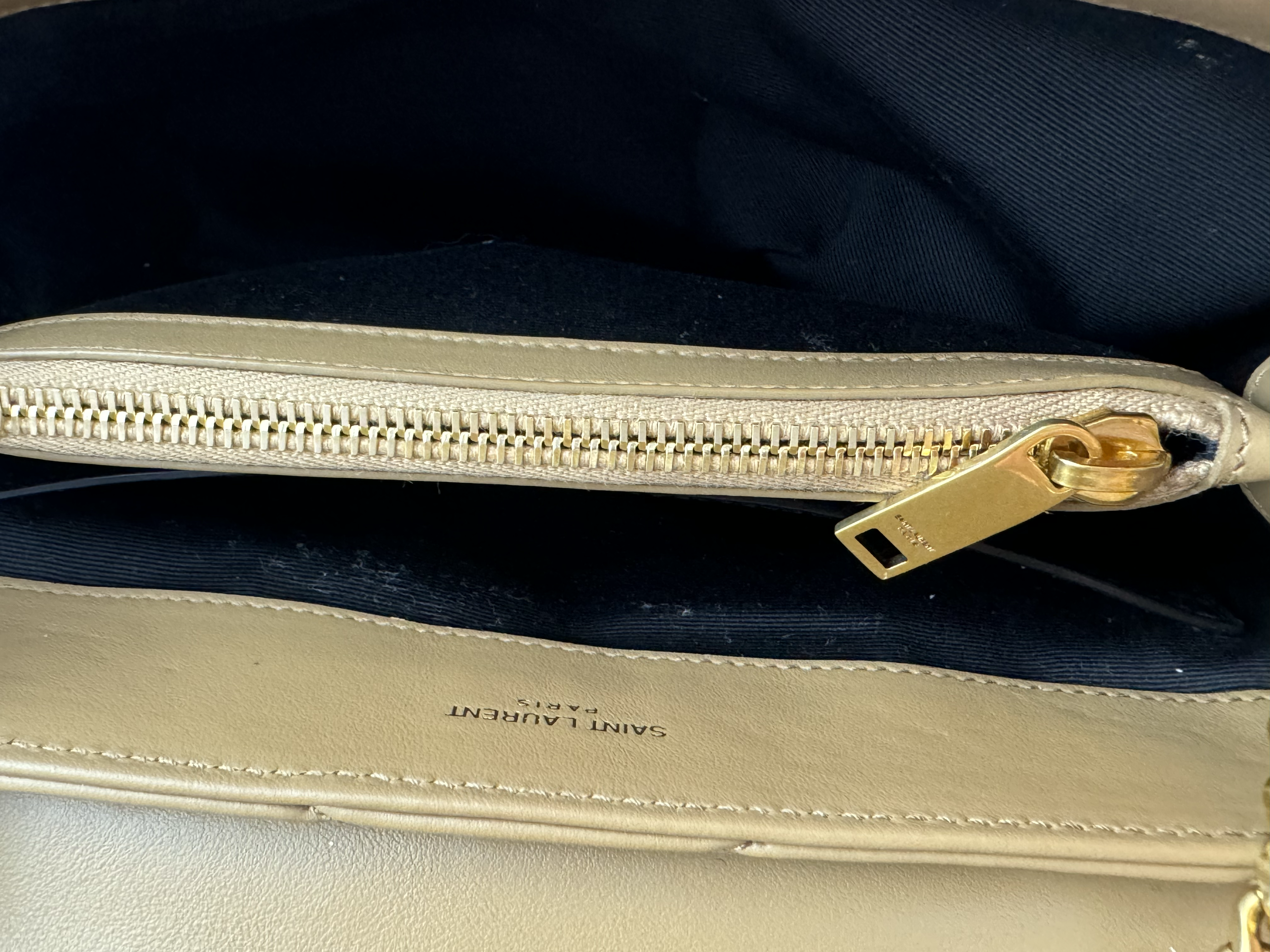 SAINT LAURENT SMALL LOULOU BAG