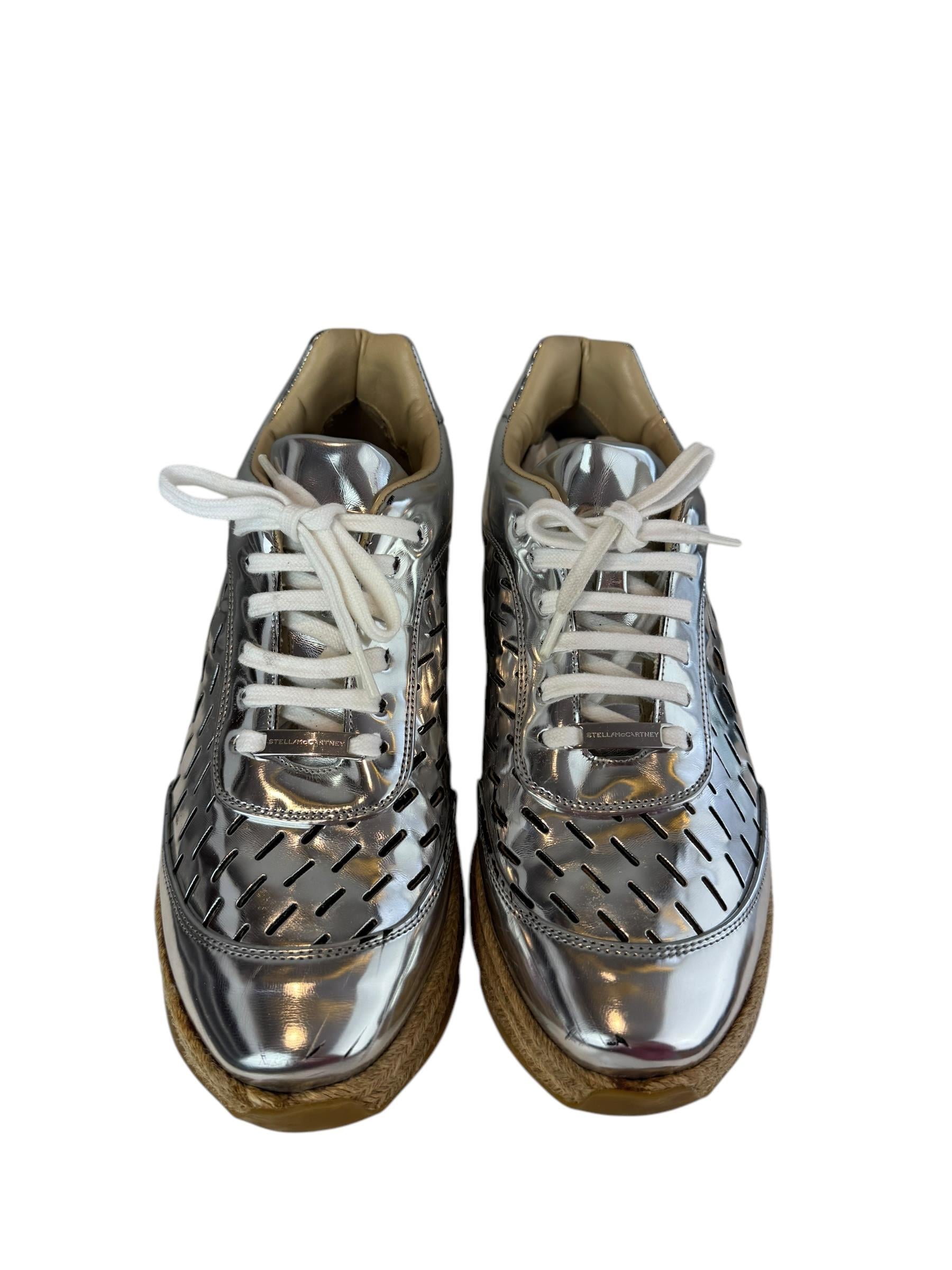 STELLA MCCARTNEY SILVER PATENT LEATHER SNEAKERS