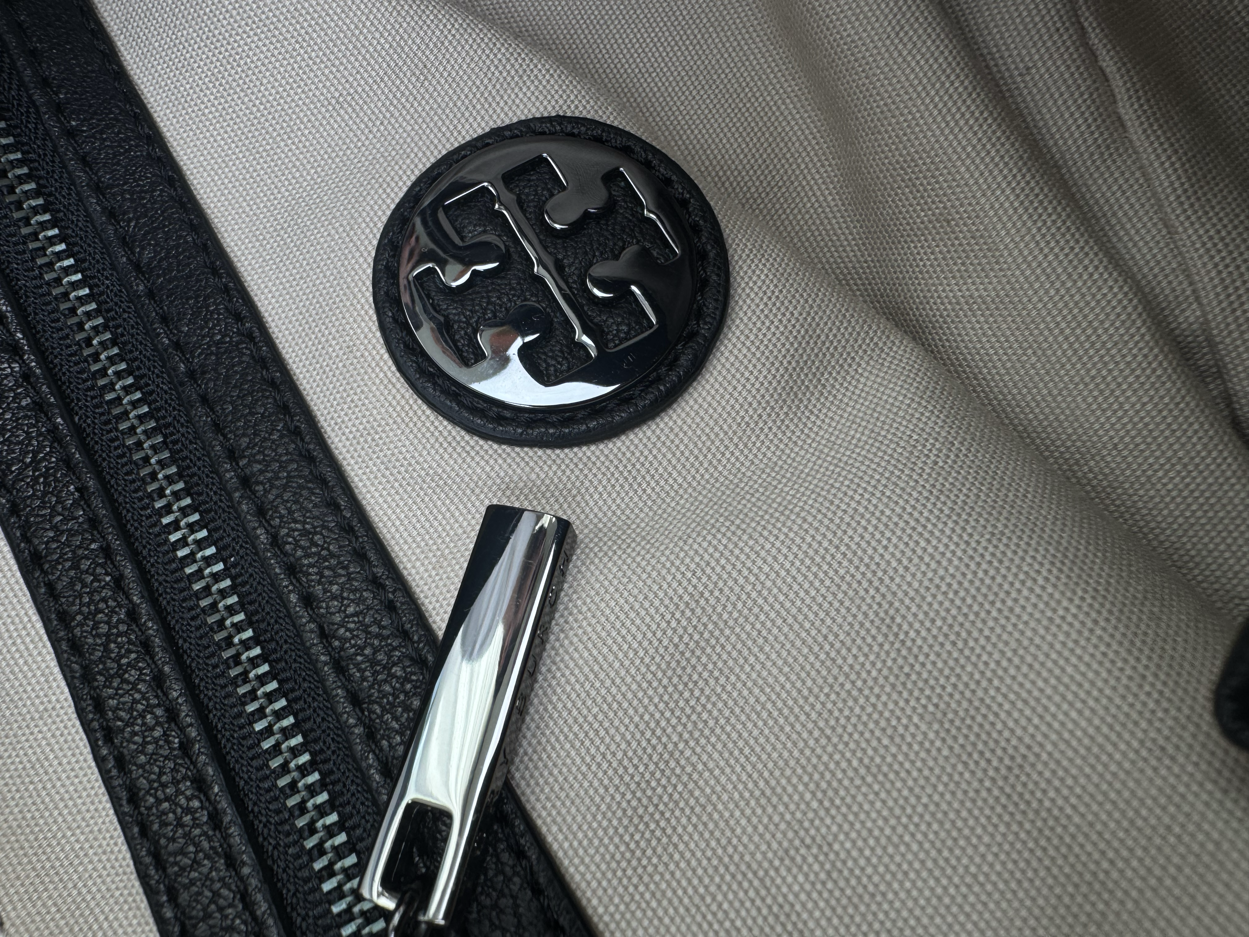 TORY BURCH QUILTED LEATHER SHOULDER BAG