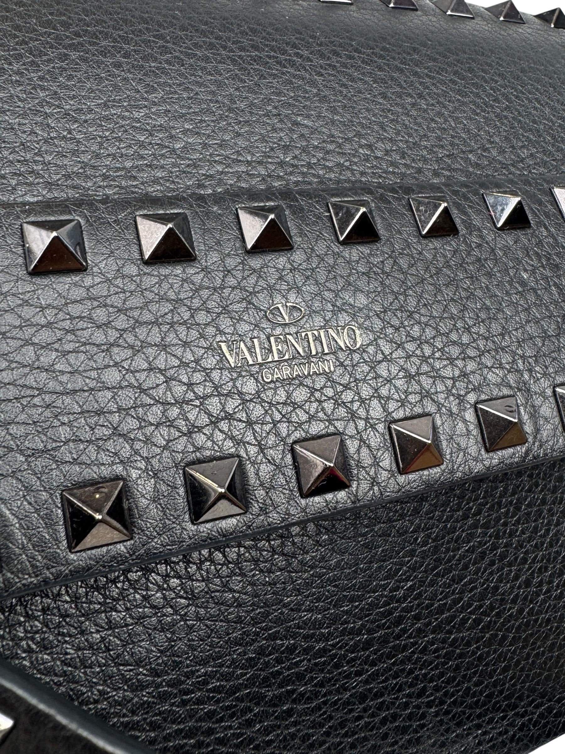 VALENTINO BLACK ROCKSTUD SLIDE SLIP BAG