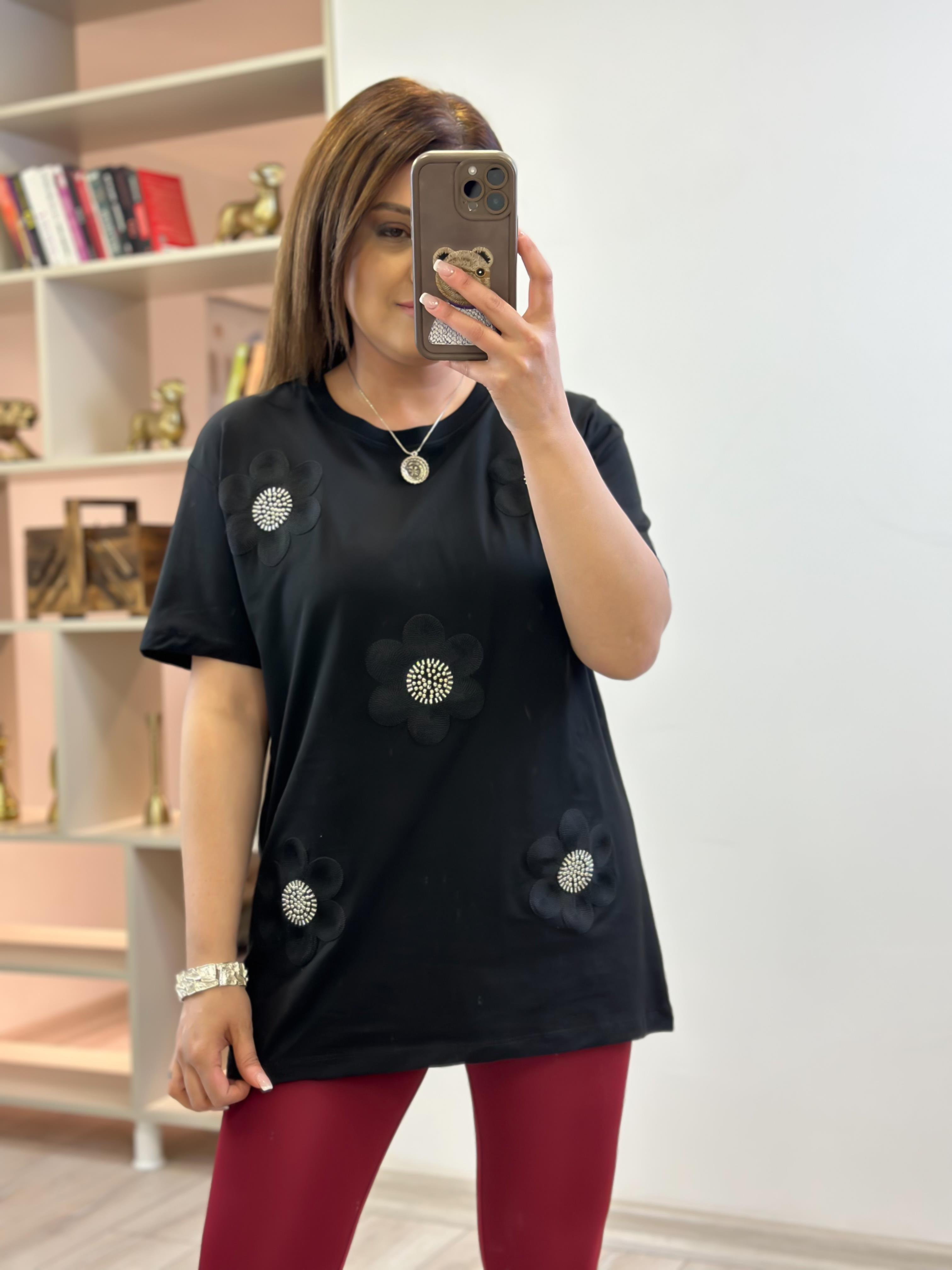 Çiçek Detaylı Taşlı Tshirt SİYAH-23YUST000223