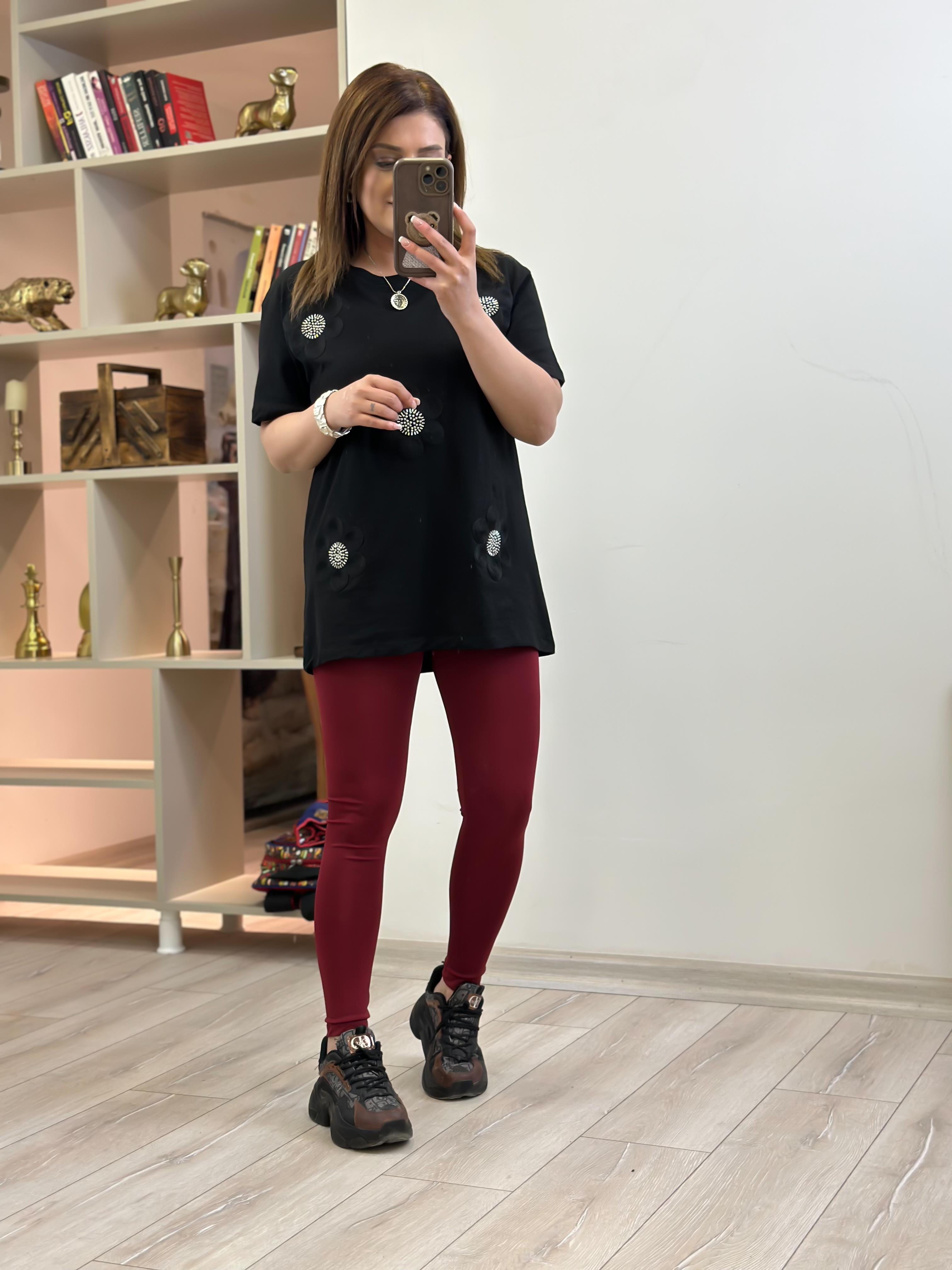 Çiçek Detaylı Taşlı Tshirt SİYAH-23YUST000223